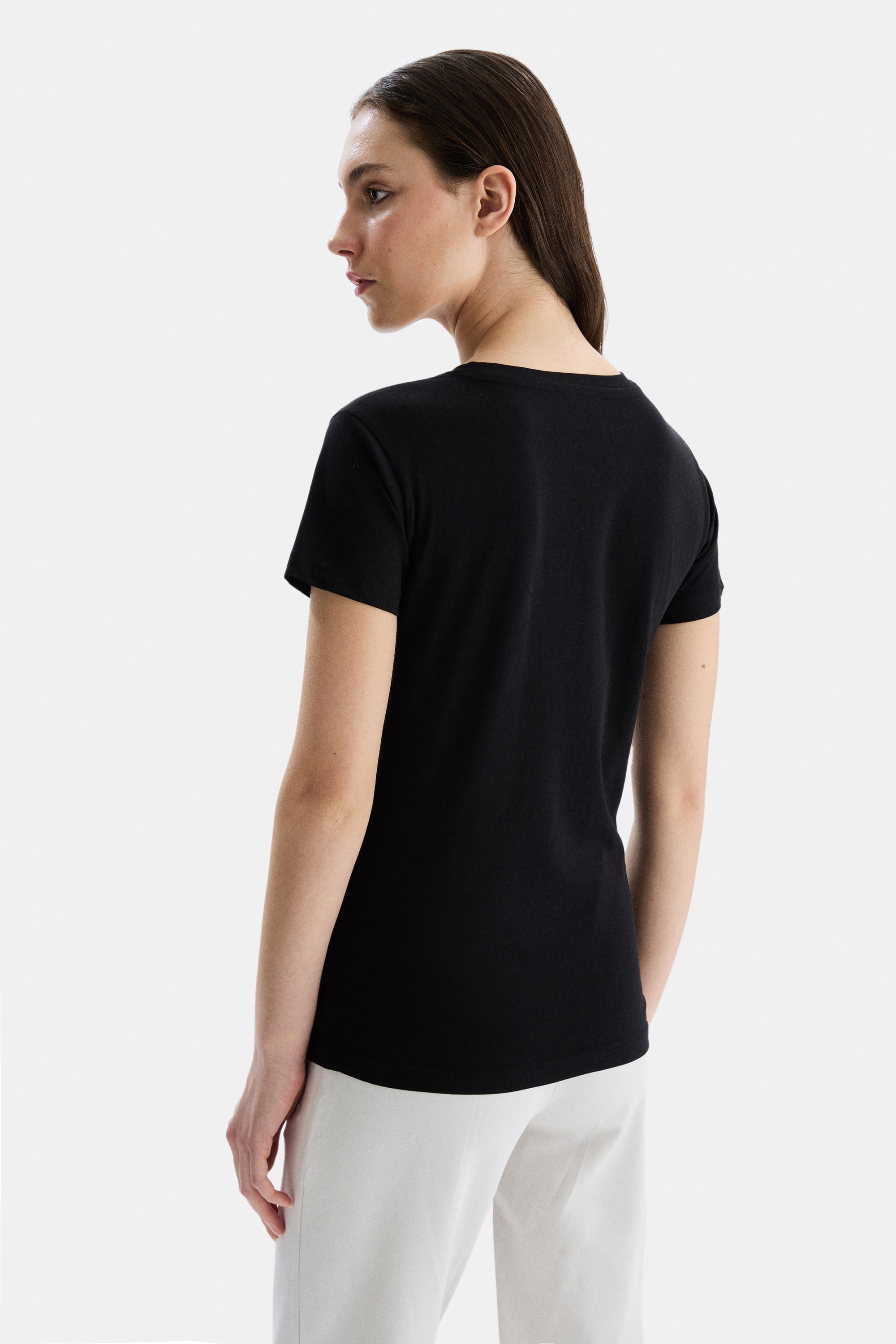 ANGELA Siyah Bisiklet Yaka Nakışlı Standard Fit Kadın Tshirt