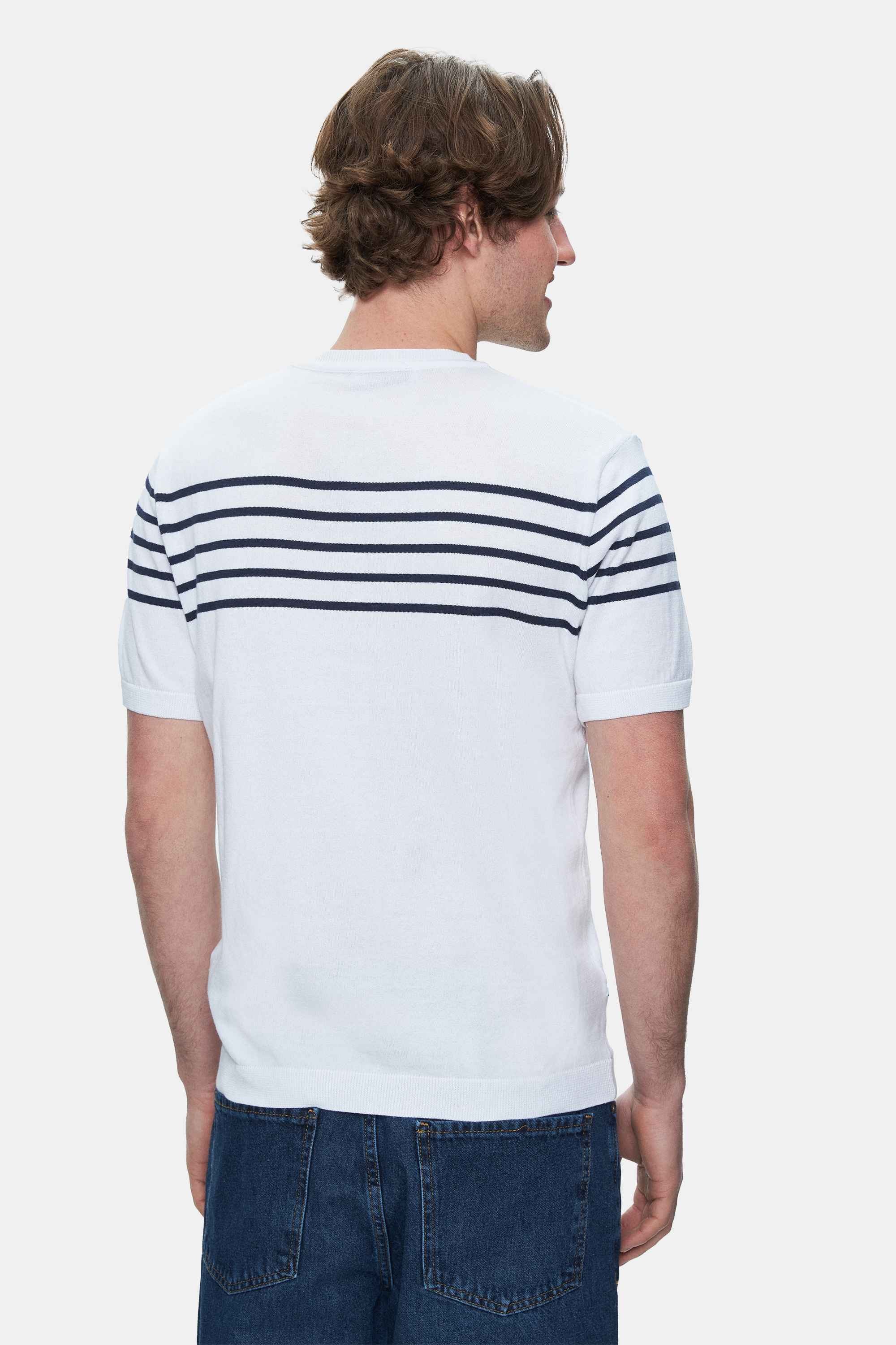 KENDRICK Beyaz Çizgili Bisiklet Yaka Triko Nakışlı Standard Fit Erkek Tshirt