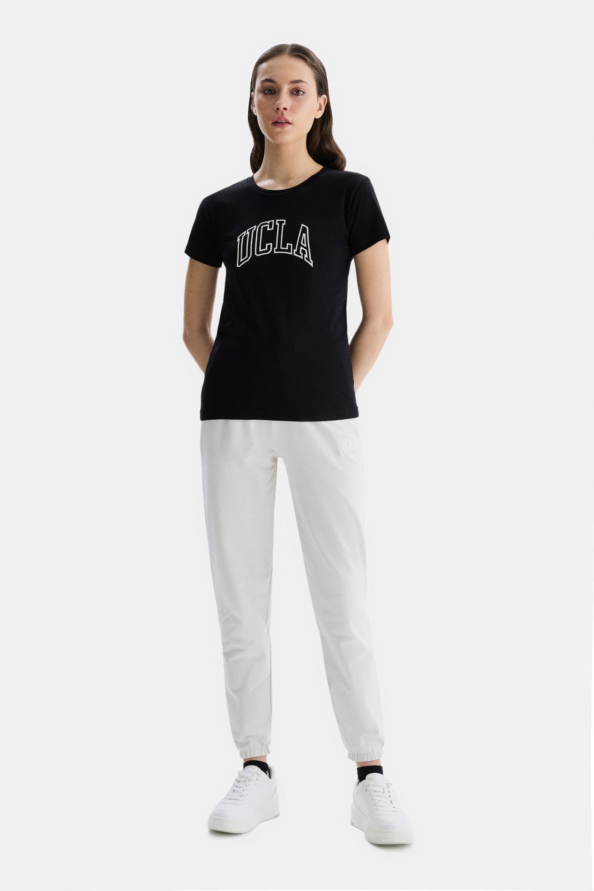 ANGELA Siyah Bisiklet Yaka Nakışlı Standard Fit Kadın Tshirt