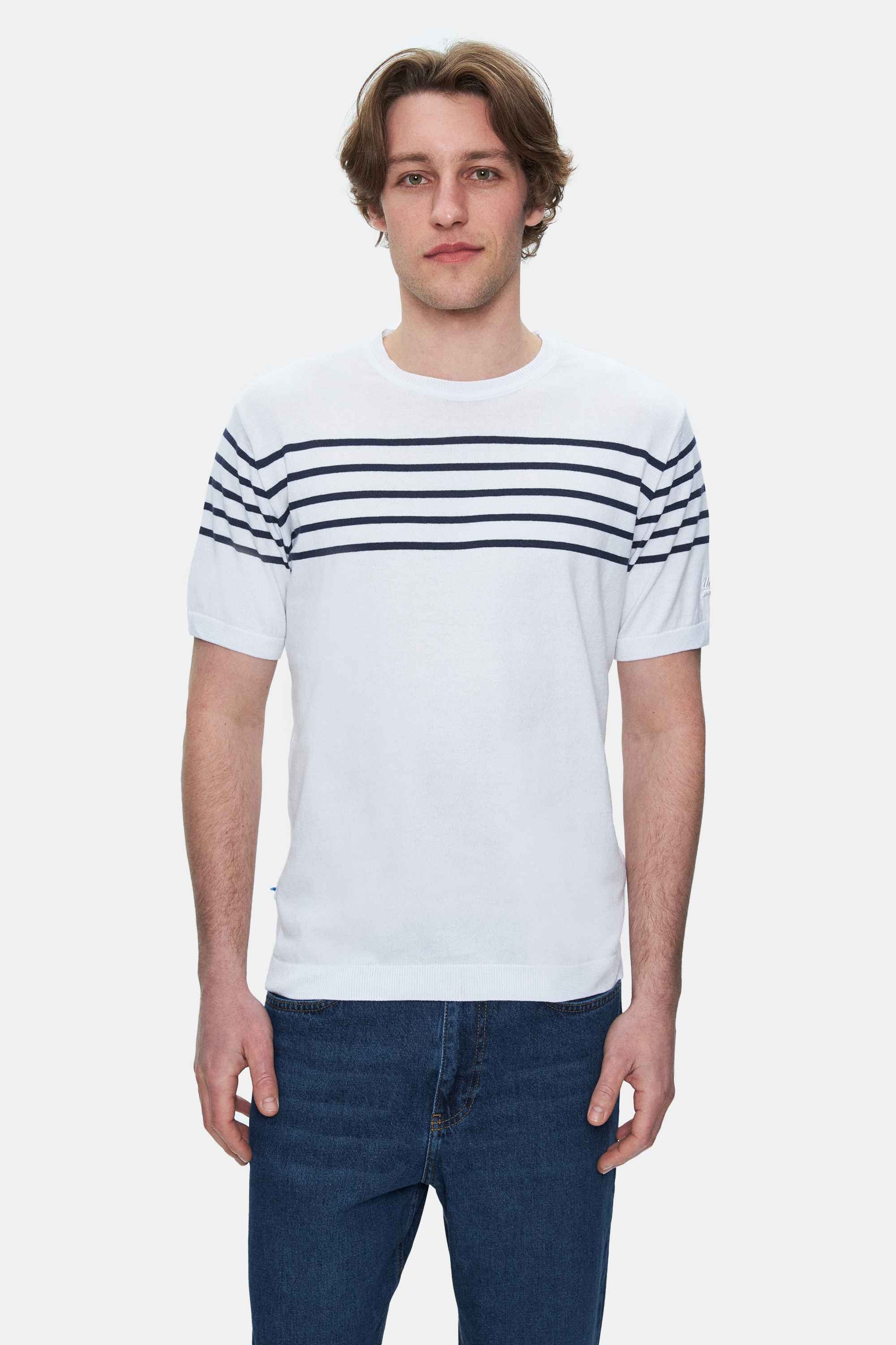 KENDRICK Beyaz Çizgili Bisiklet Yaka Triko Nakışlı Standard Fit Erkek Tshirt