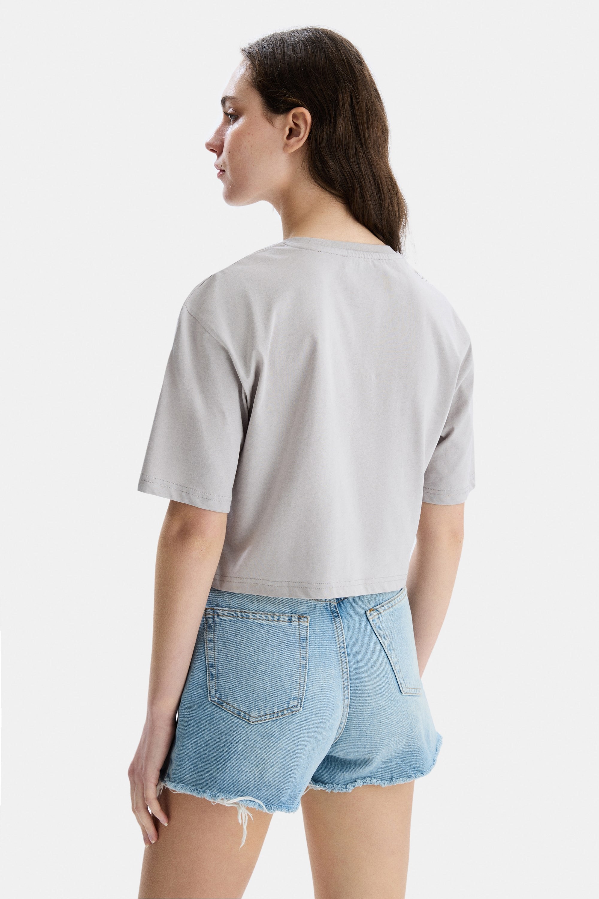HELENA Gri Bisiklet Yaka Oversize Crop Nakışlı Oversize Kadın Tshirt