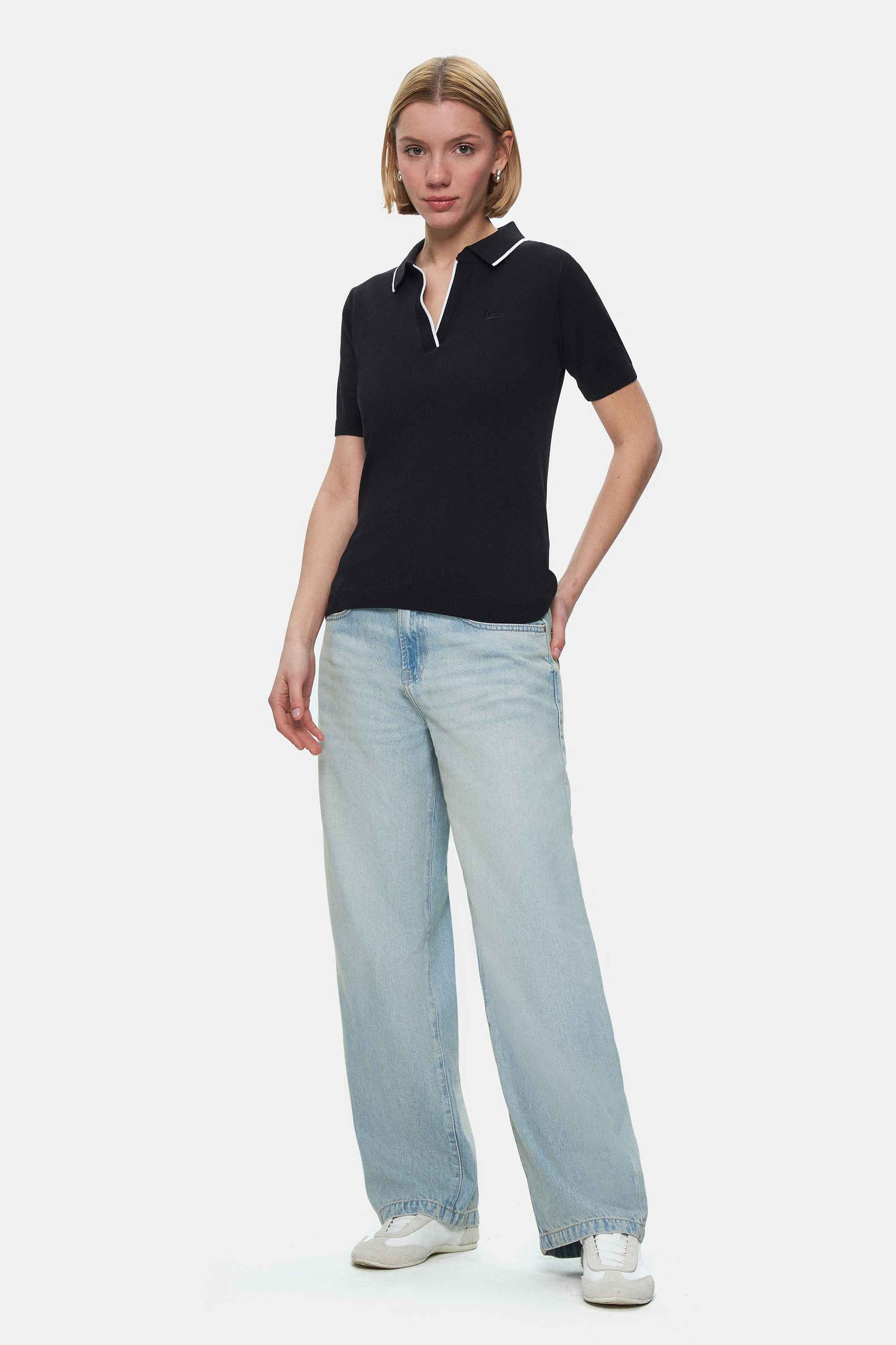 SASHA Siyah Polo Yaka Triko Nakışlı Standard Fit Kadın Tshirt