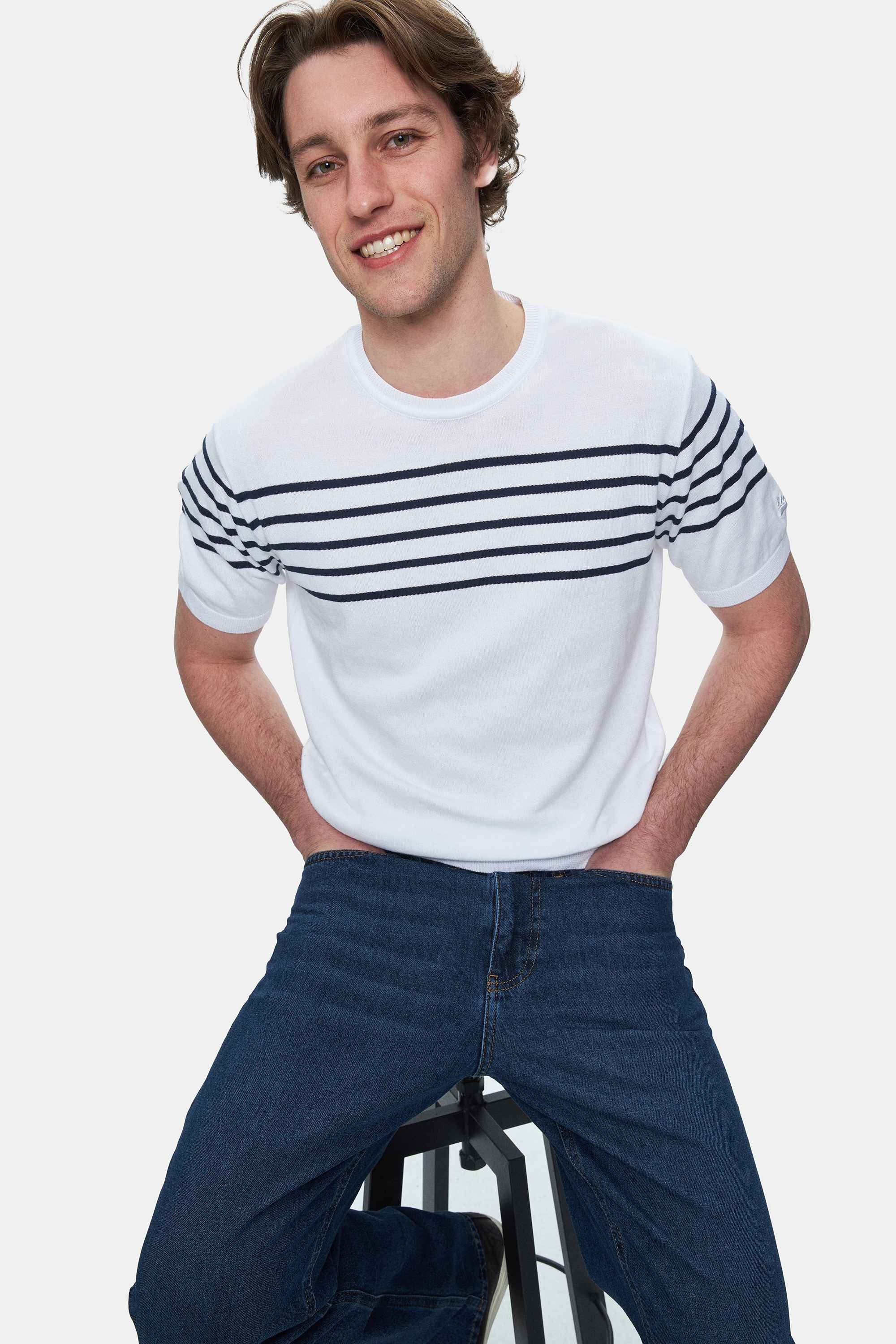 KENDRICK Beyaz Çizgili Bisiklet Yaka Triko Nakışlı Standard Fit Erkek Tshirt