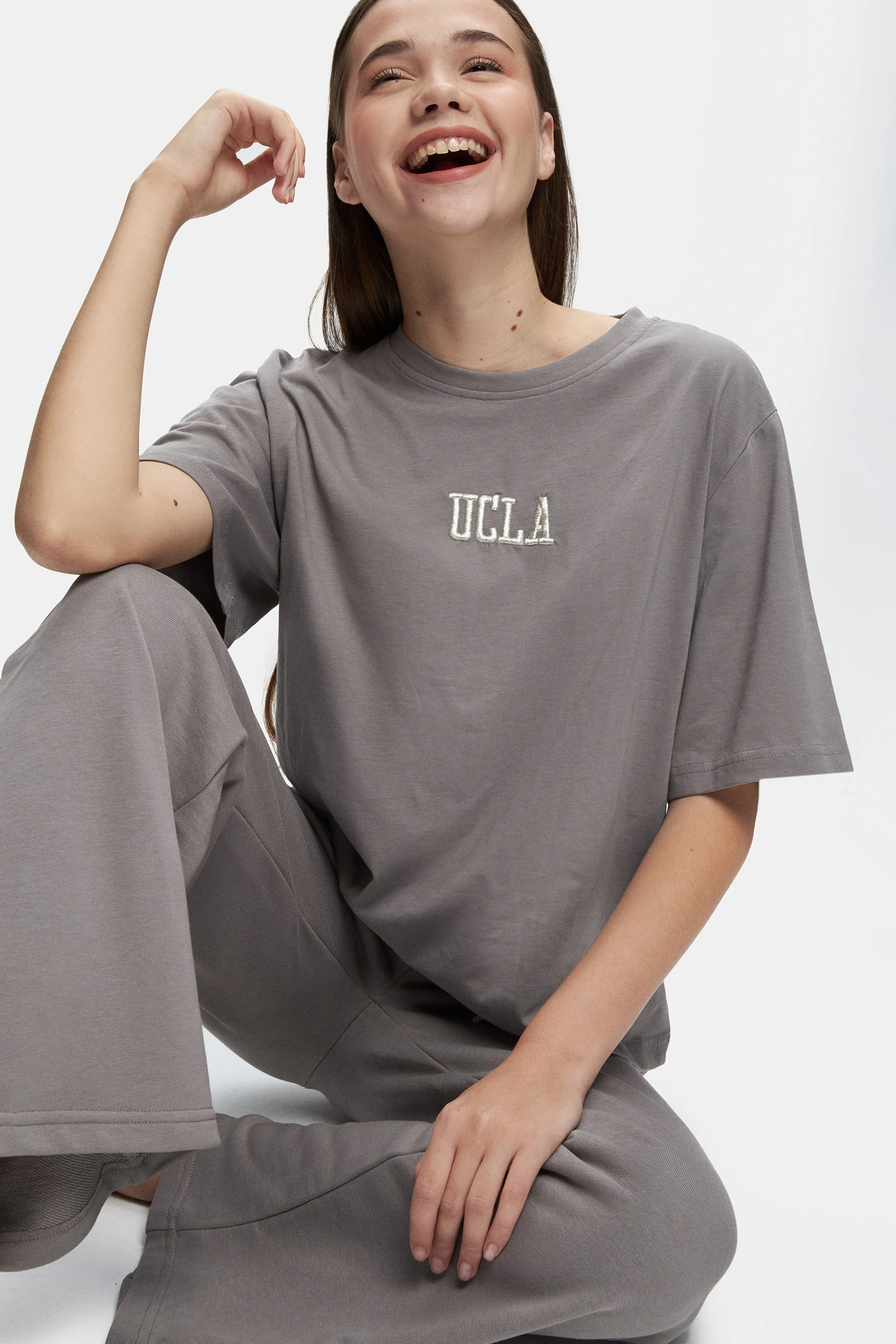 DAPHNE Gri Nakışlı Standard Fit Kadın Eşofman Altı