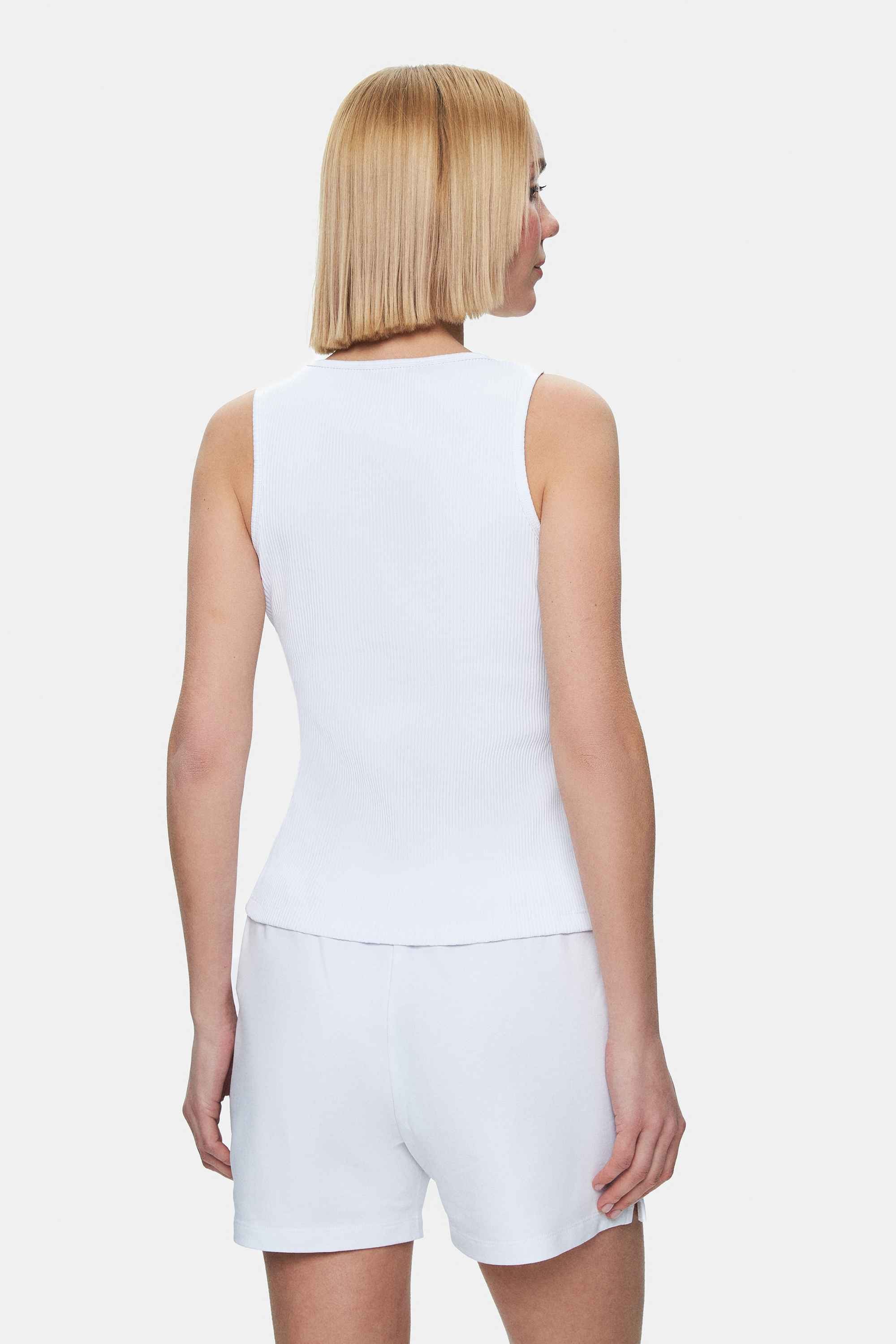 SALINAS Beyaz Sıfır Kol Nakışlı Standard Fit Kadın Tshirt