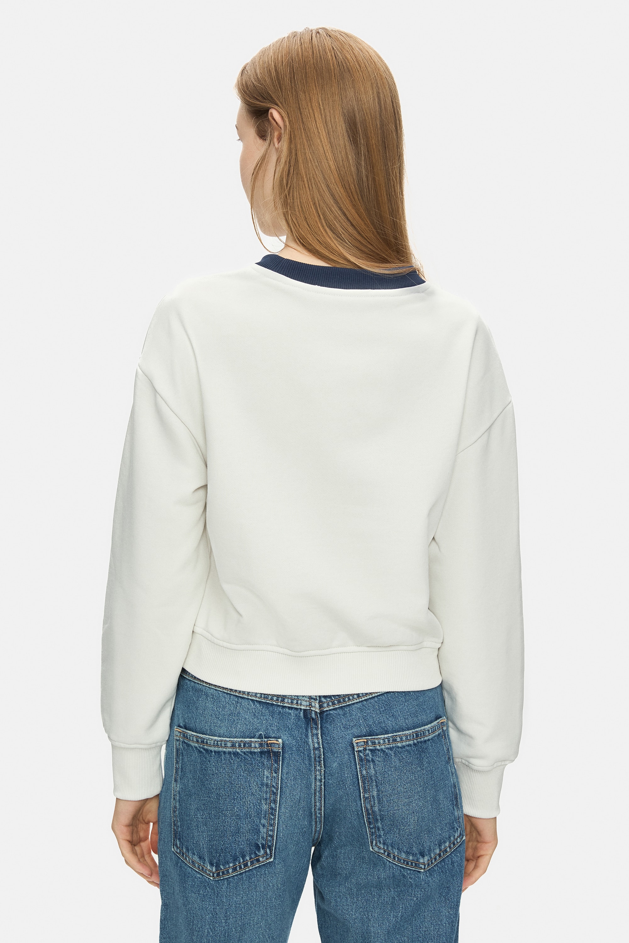 MELLO Kemik Rengi Bisiklet Yaka Crop Baskılı Loose Fit Kadın Sweatshirt