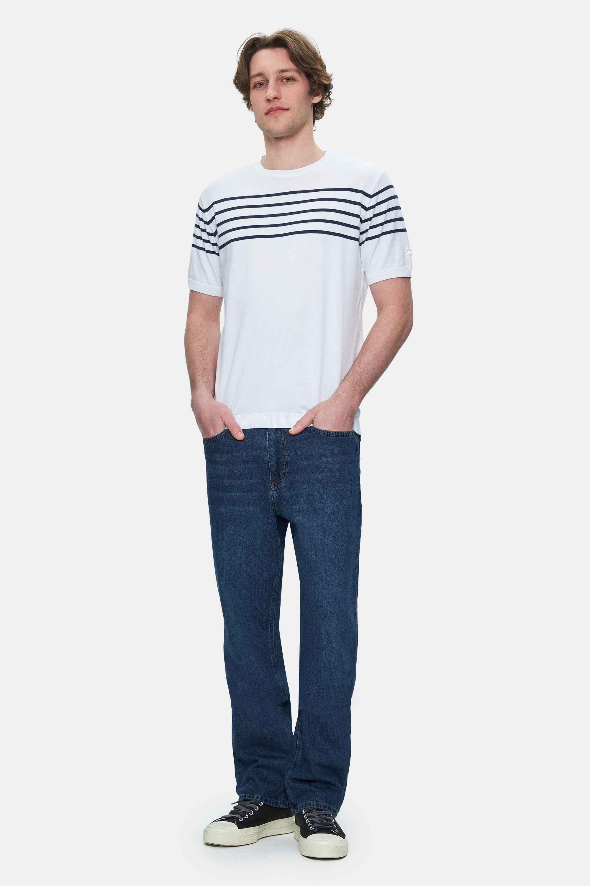 KENDRICK Beyaz Çizgili Bisiklet Yaka Triko Nakışlı Standard Fit Erkek Tshirt