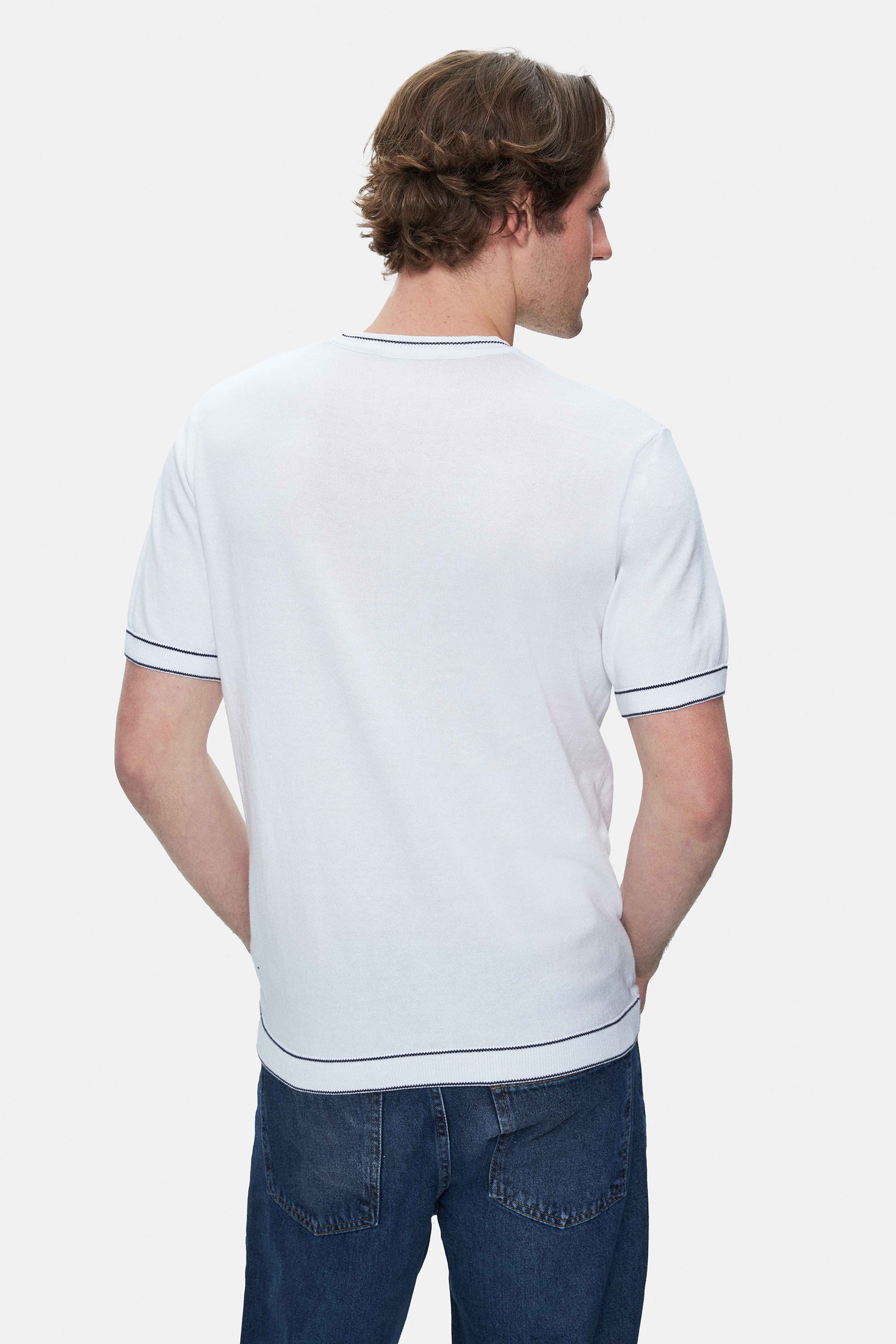 FARED Beyaz Bisiklet Yaka Triko Nakışlı Standard Fit Erkek Tshirt