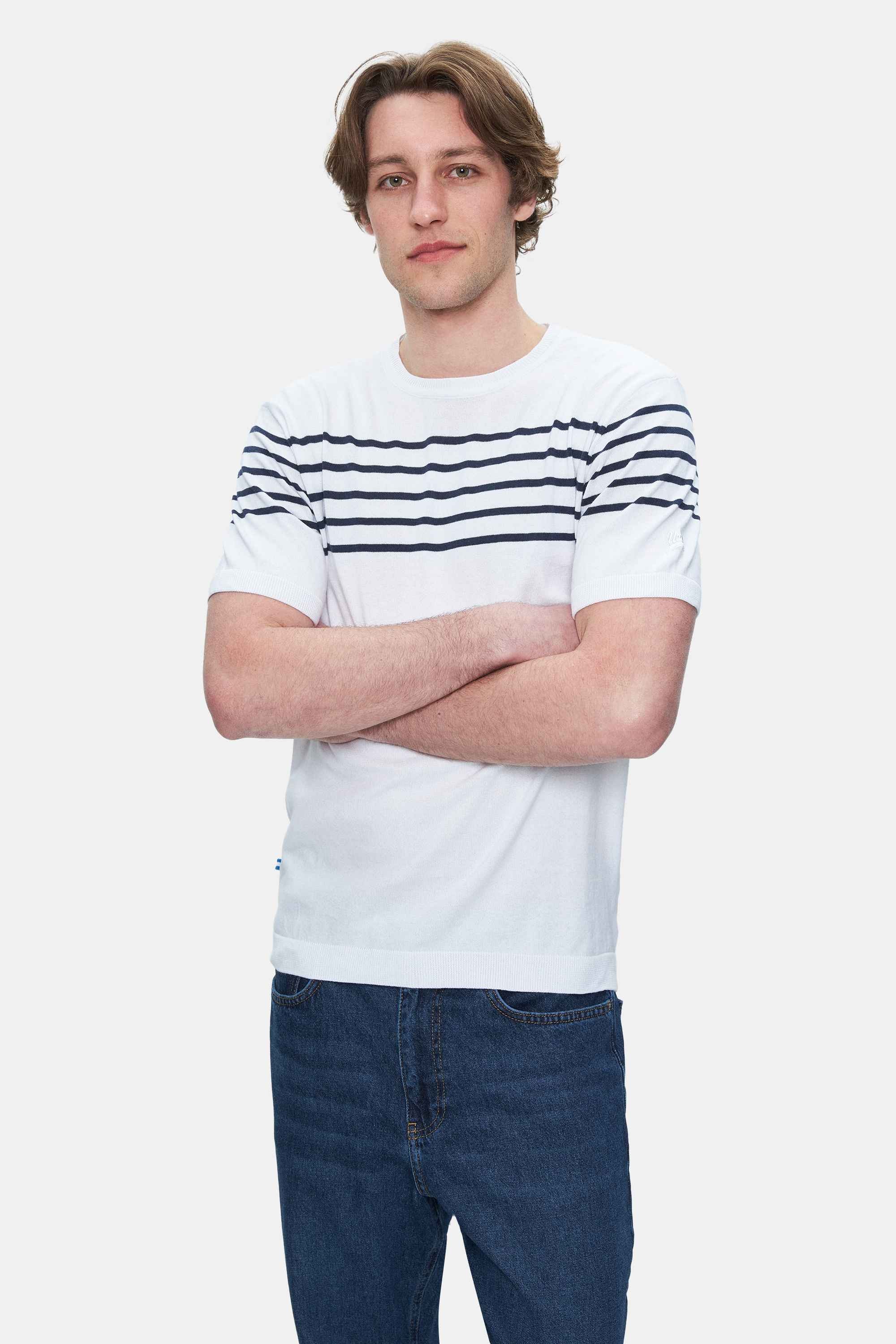 KENDRICK Beyaz Çizgili Bisiklet Yaka Triko Nakışlı Standard Fit Erkek Tshirt