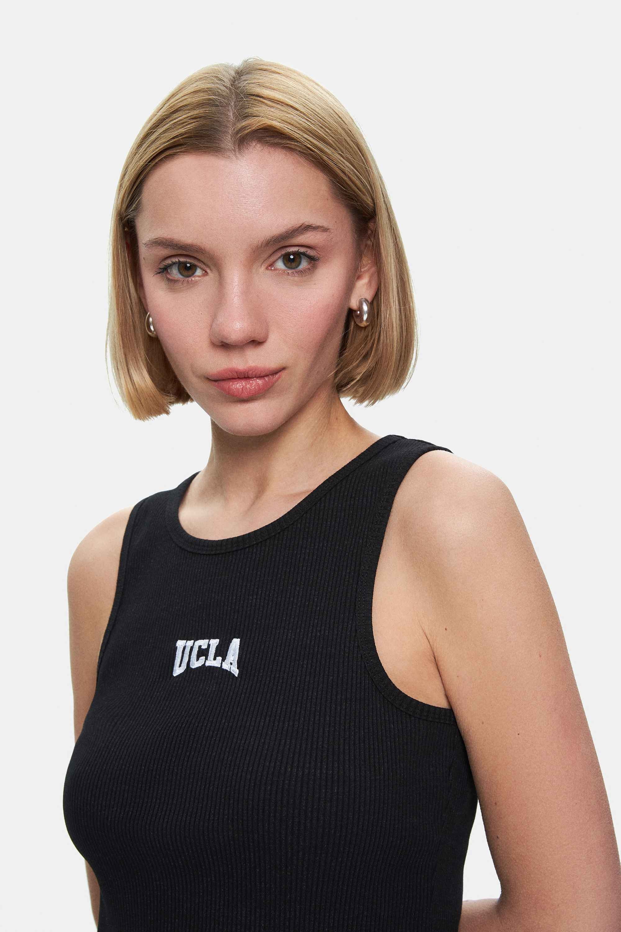 SALINAS Siyah Sıfır Kol Nakışlı Standard Fit Kadın Tshirt