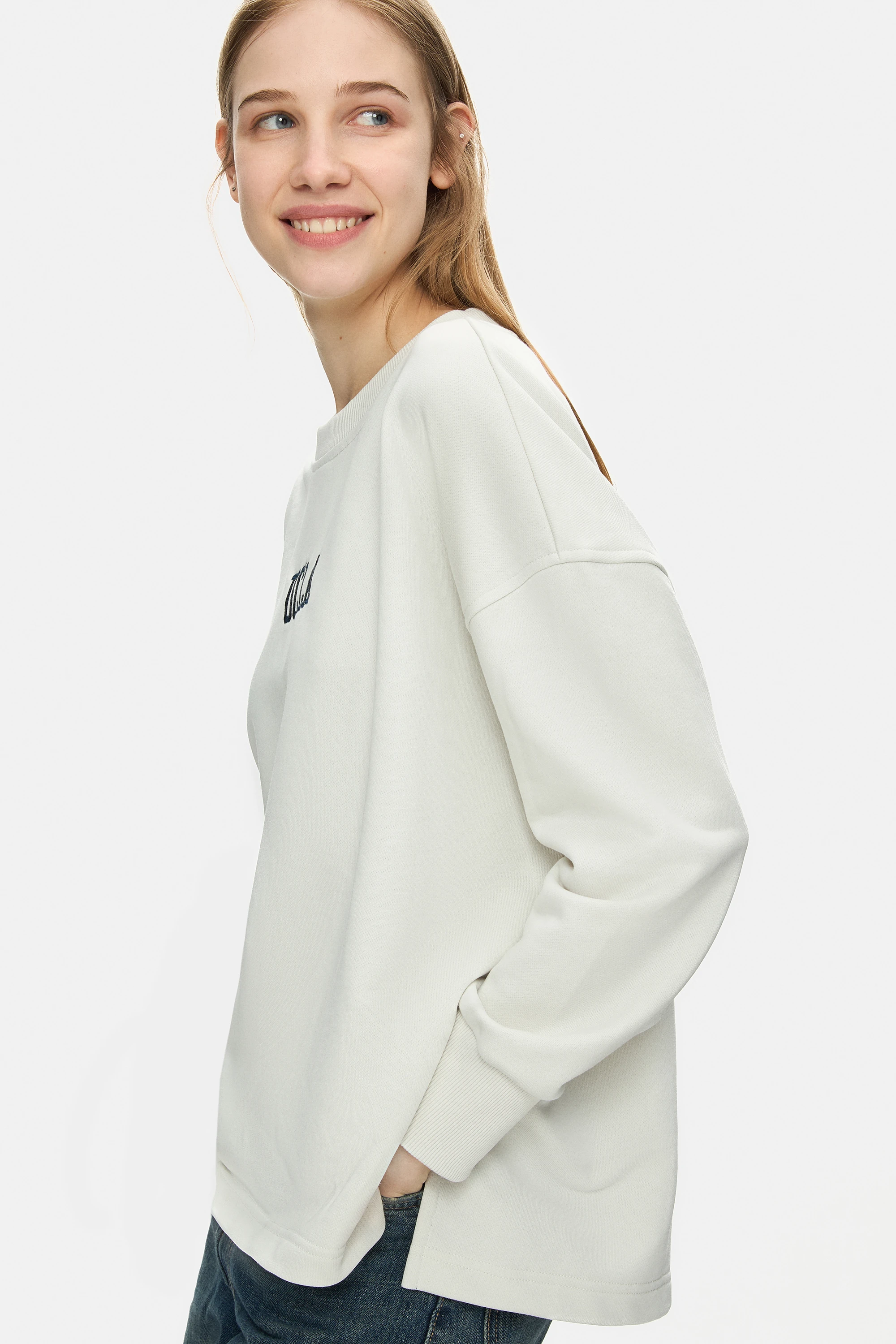 OLVERA Kemik Rengi Bisiklet Yaka Nakışlı Loose Fit Kadın Sweatshirt