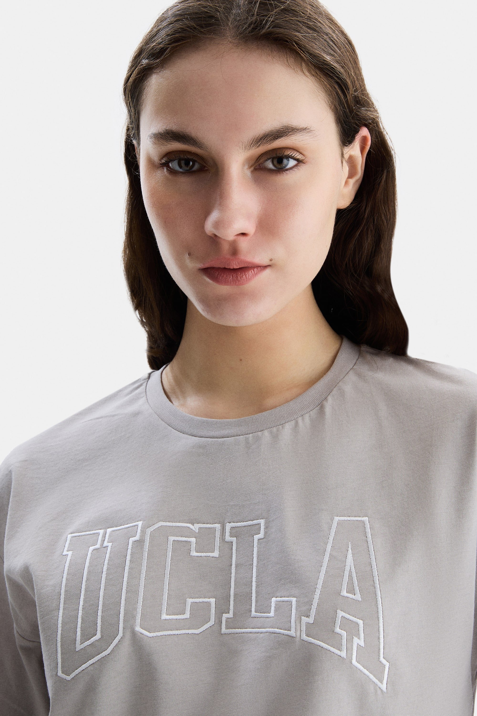 HELENA Gri Bisiklet Yaka Oversize Crop Nakışlı Oversize Kadın Tshirt