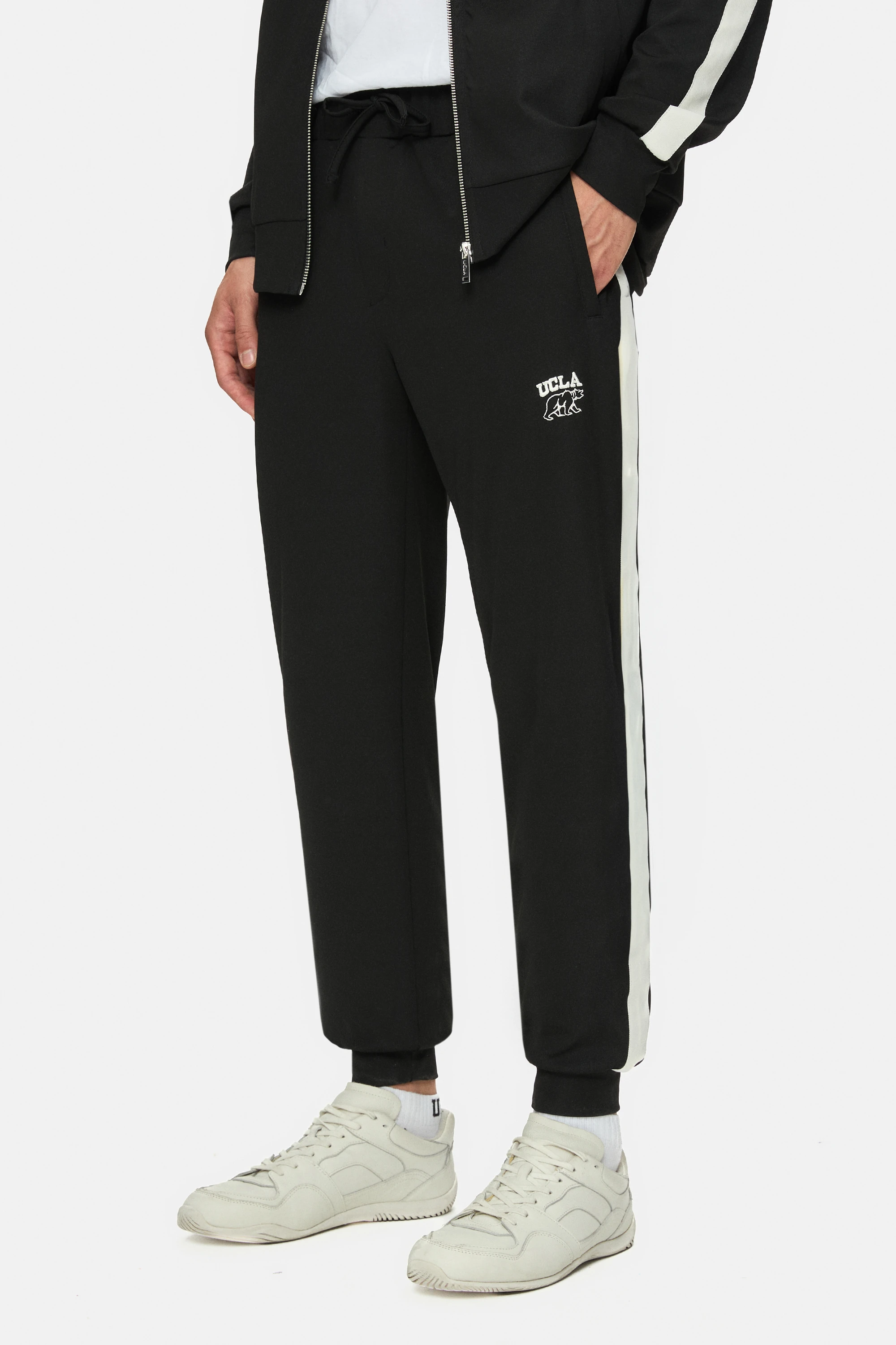 SALVADOR Siyah Daralan Kesim Paçası Lastikli Nakışlı Standard Fit Erkek Eşofman Altı