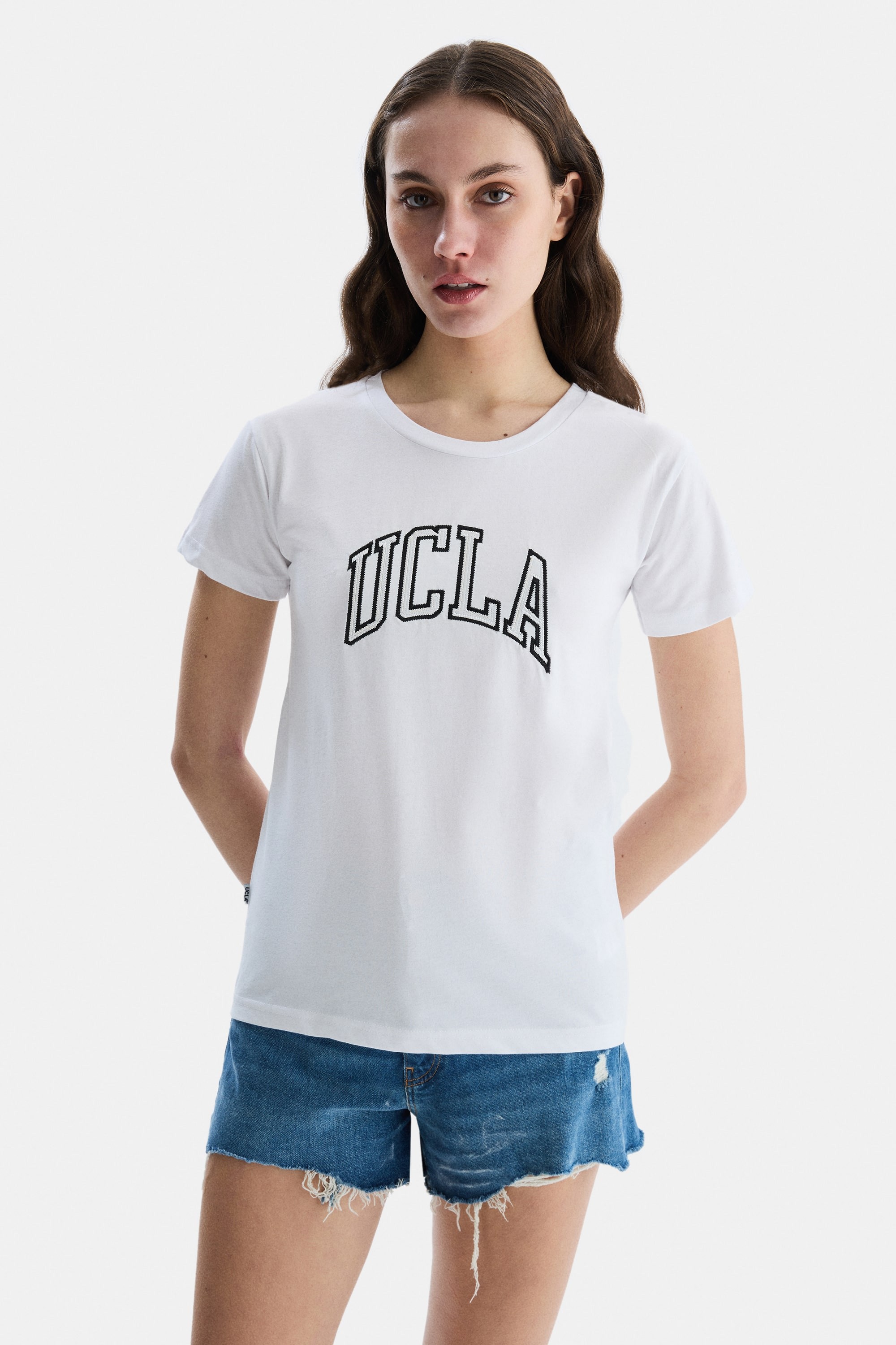 ANGELA Beyaz Bisiklet Yaka Nakışlı Standard Fit Kadın Tshirt