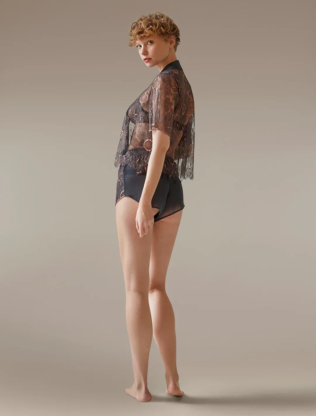 Siyah Tamamı Dantel Çiçek İşlemeli Kısa Kollu Pijama Takımı