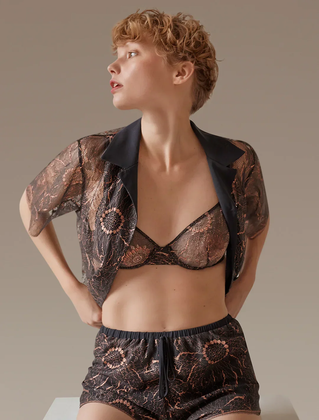 Siyah Tamamı Dantel Çiçek İşlemeli Kısa Kollu Pijama Takımı