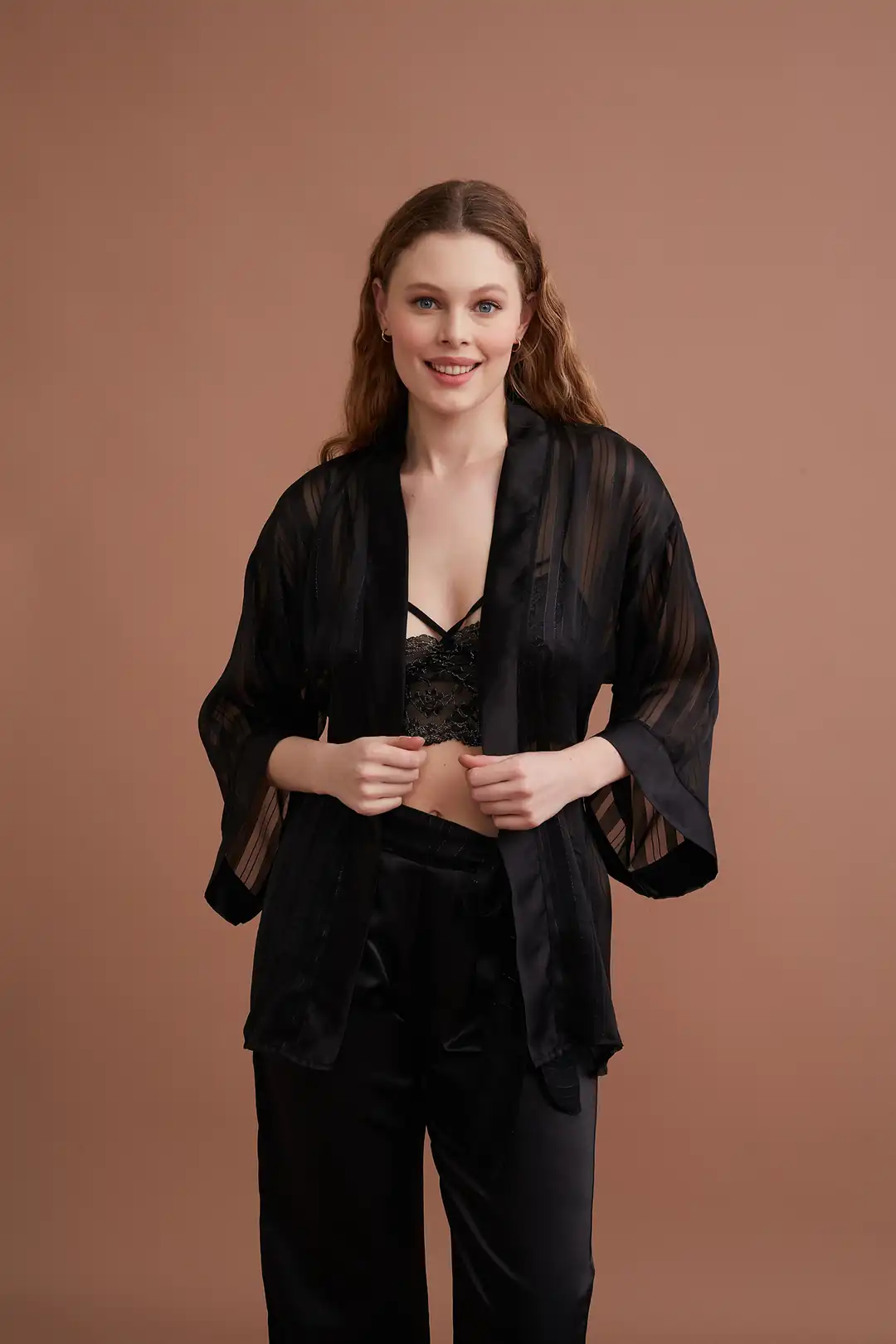 Siyah Parlak Görünümlü Pijama Takımı 3011