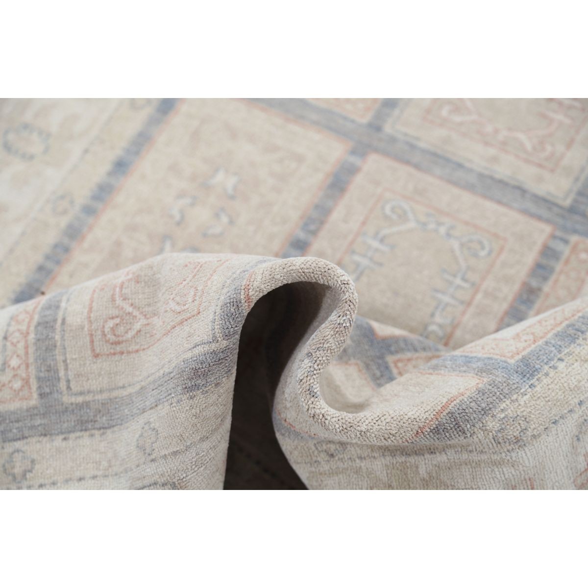 Bakhtiari 4x6 Hand-Knotted Washable Wool Rug - Soft Hues