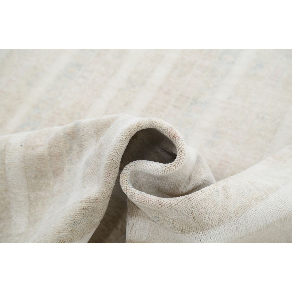 Shaal 7x10 Handmade Double Knotted Washable Wool Rug - Soft Hues
