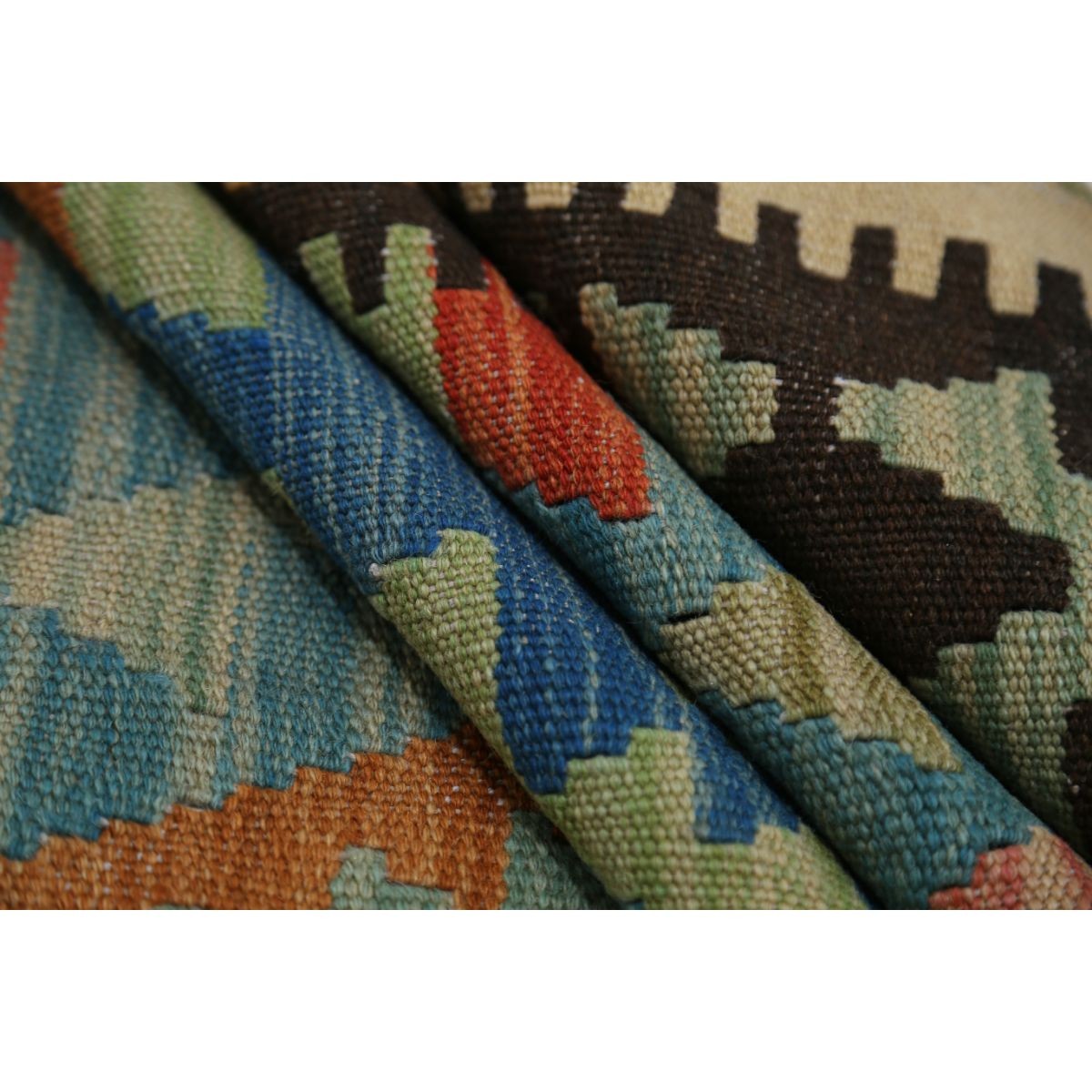 Maimana 5x7 Hand Woven Washable Wool Rug - Colorful