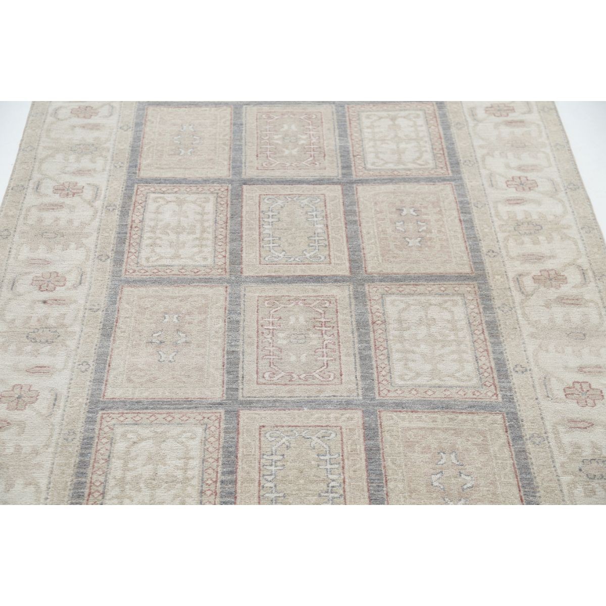 Bakhtiari 4x6 Handmade Double Knotted Washable Wool Rug - Soft Hues