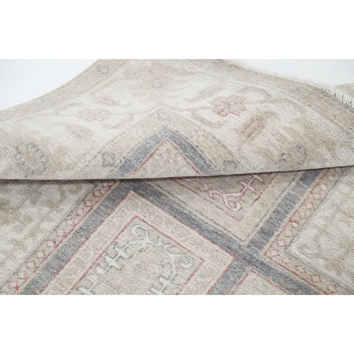 Bakhtiari 4x6 Handmade Double Knotted Washable Wool Rug - Soft Hues