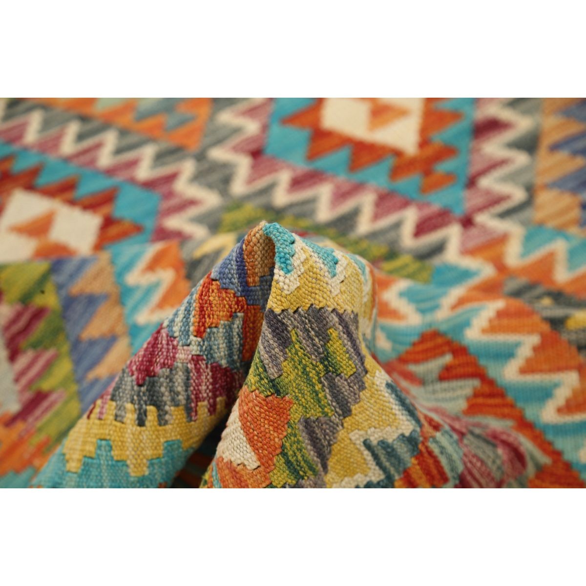 Maimana 5x6 Hand Woven Washable Wool Rug - Colorful