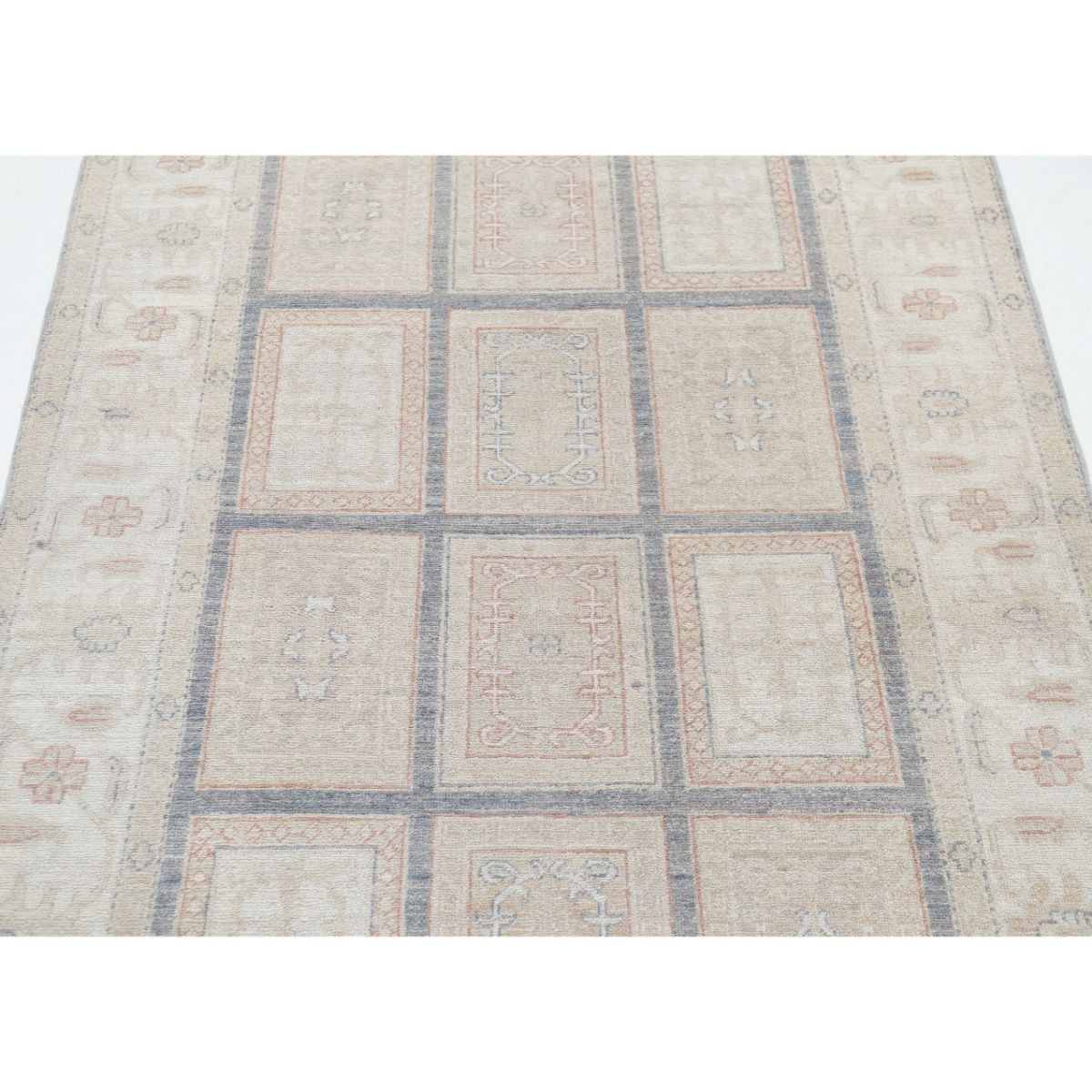 Bakhtiari 4x6 Hand-Knotted Washable Wool Rug - Soft Hues
