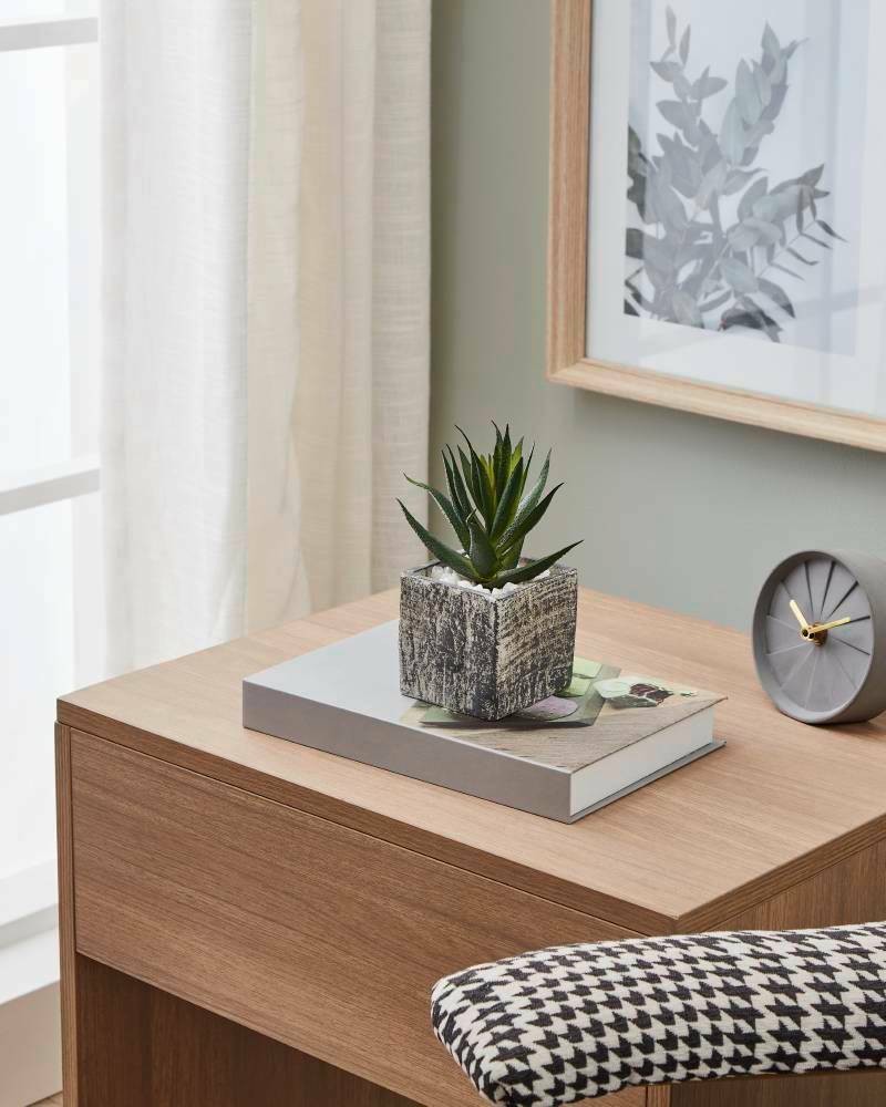 Eglo 428008 "CHITOSE" 13 Cm Yüksekliğinde Plastik Gri Saksıda Yapay Çiçek