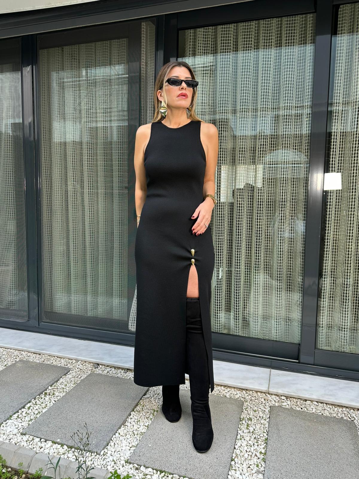 Aksesuar Detaylı Yırtmaçlı Triko Elbise