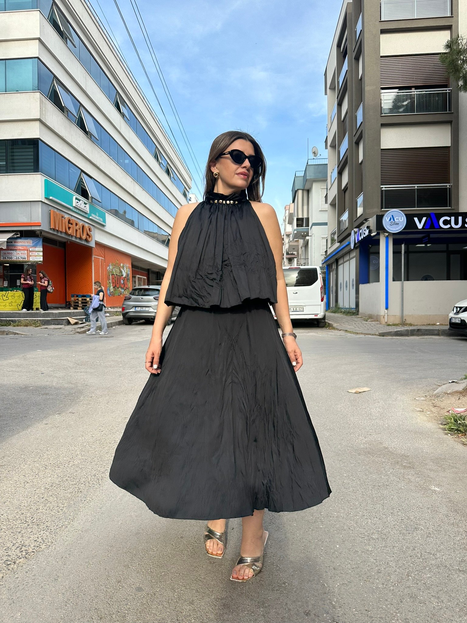 Yaka Boncuk Detaylı Elbise