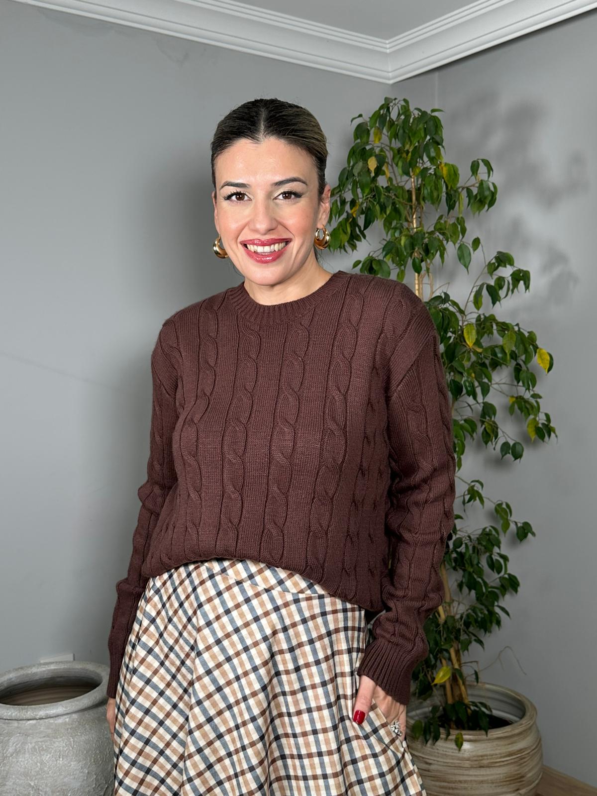 Bisiklet Yaka Saç Örgü Detaylı Kazak - Kahve