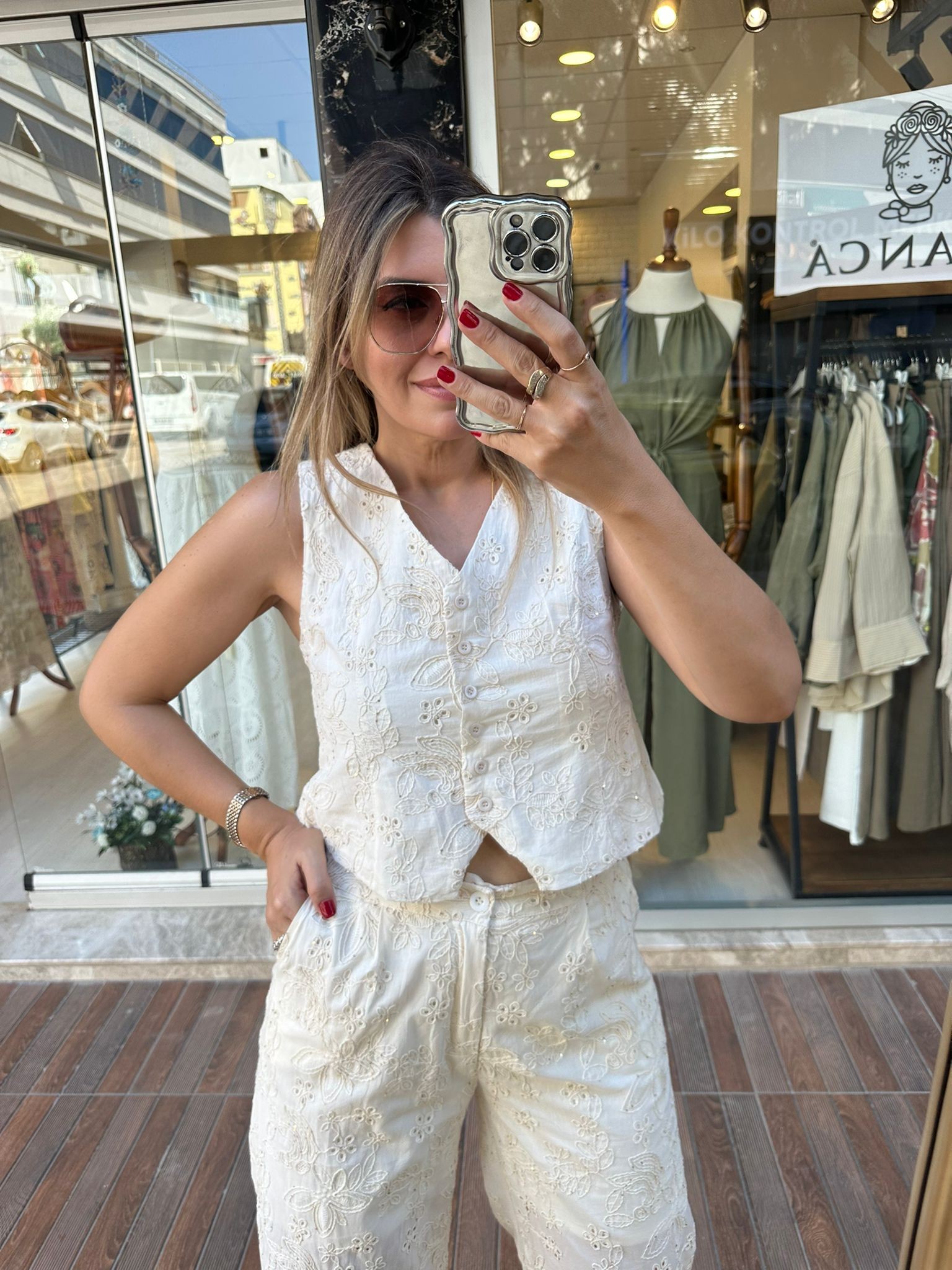 Pul Detaylı Yelek Pantolon Takım