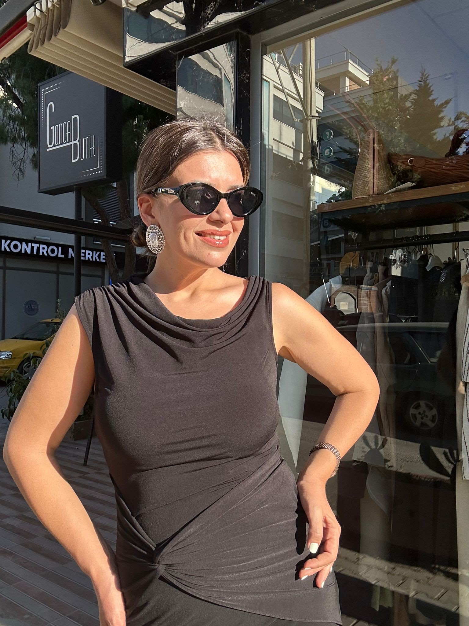 Düşük Omuz Önden Drape Detaylı Elbise