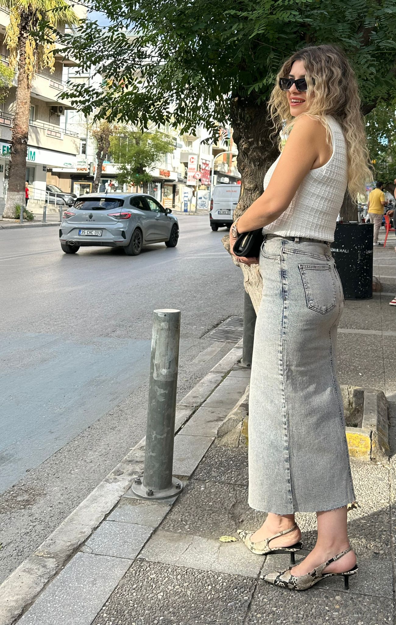 Ön ÇaprazYırtmaç Detaylı Denim Etek