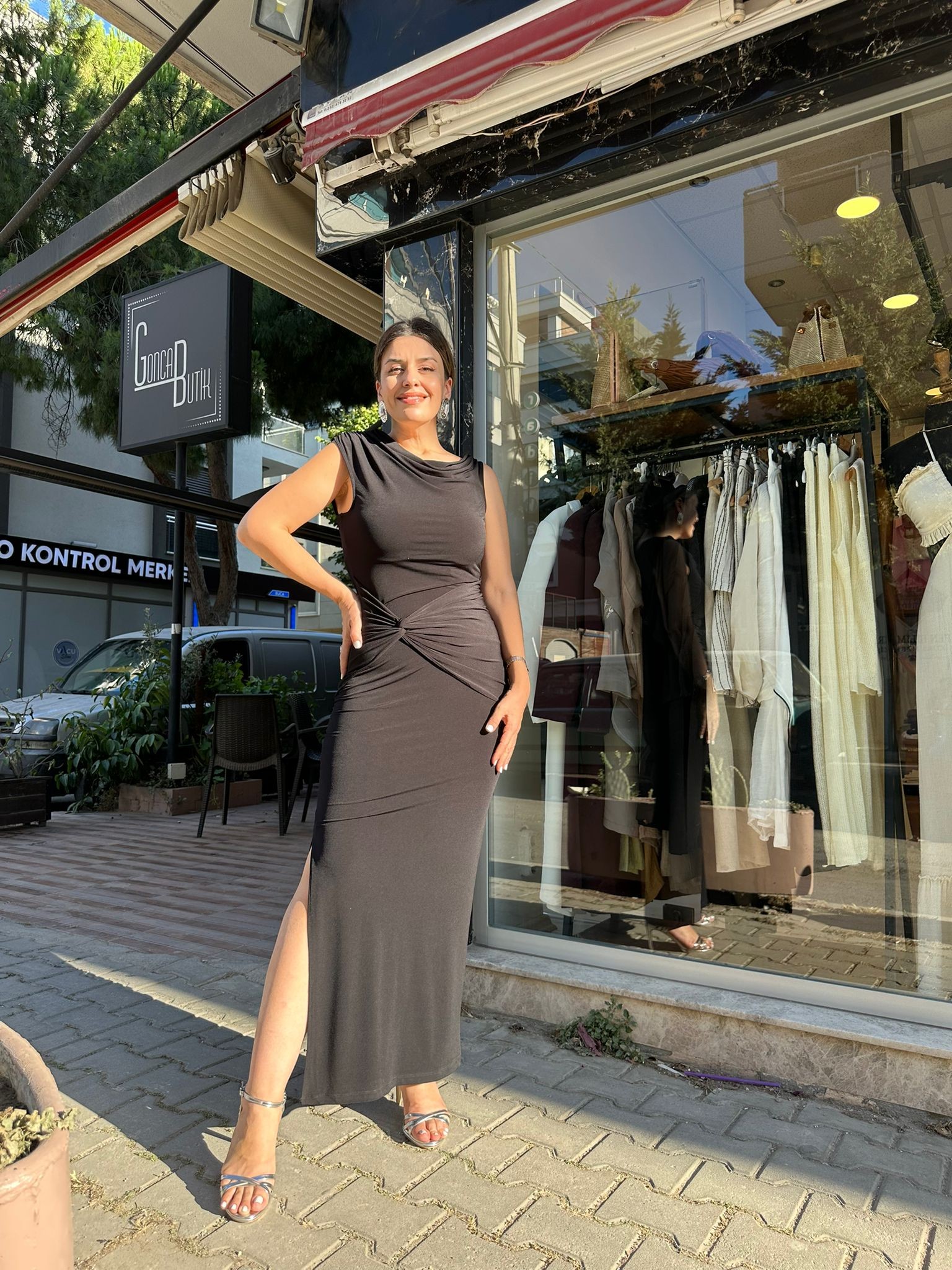 Düşük Omuz Önden Drape Detaylı Elbise