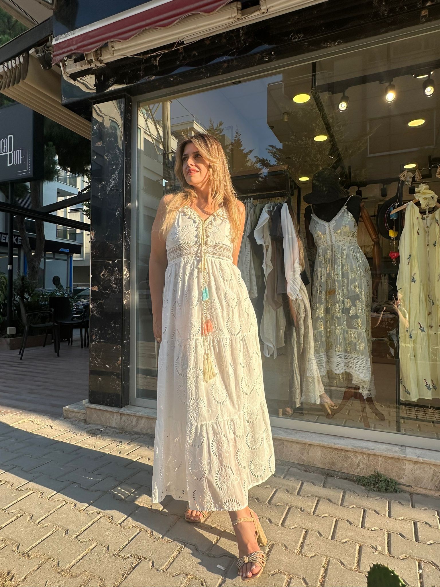 İthal Renkli Püskül ve İnci Detaylı Fisto Elbise - Ekru