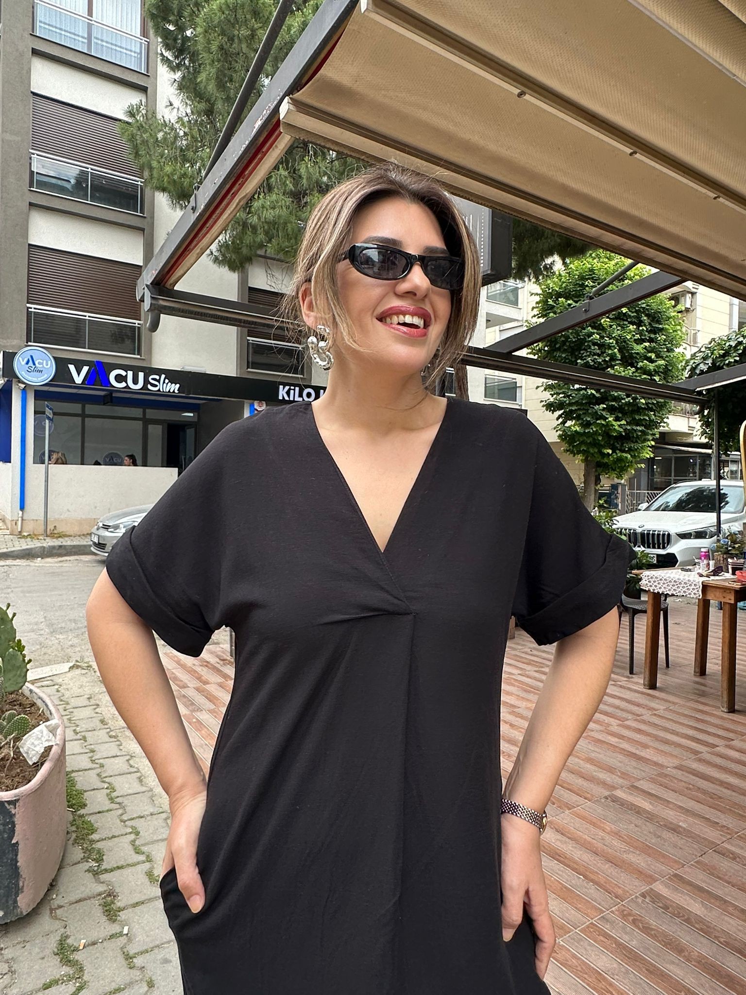 Sırt Detaylı V Yaka Kısa Kollu Keten Elbise