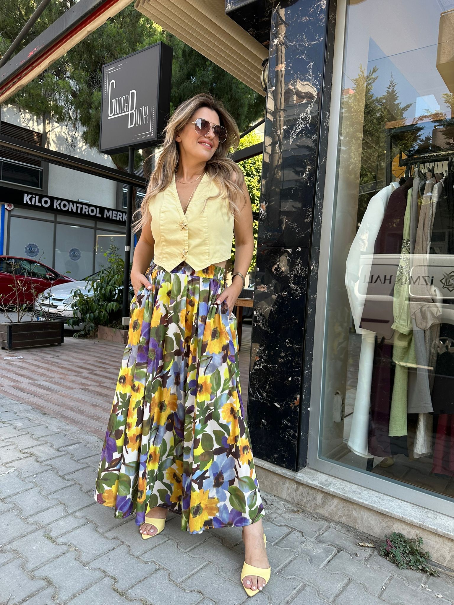 Beli Lastikli Çiçek Desenli Cep Detaylı Etek