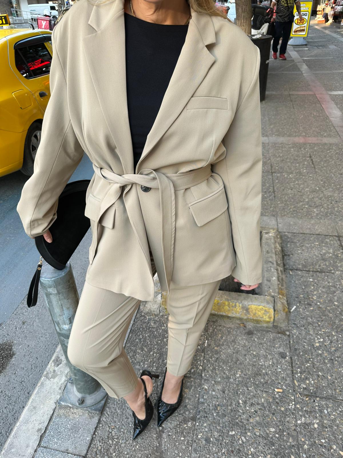 Kuşak Bağlamalı Blazer Ceket