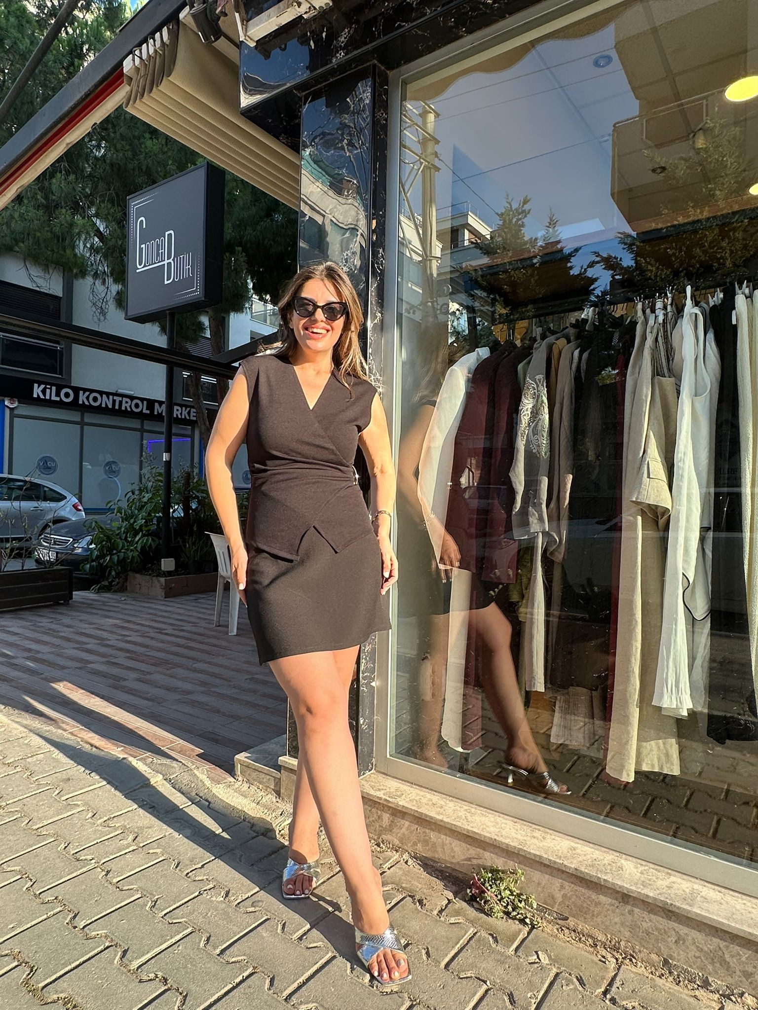 Kruvaze Yaka Ön Toka Detaylı Bluz