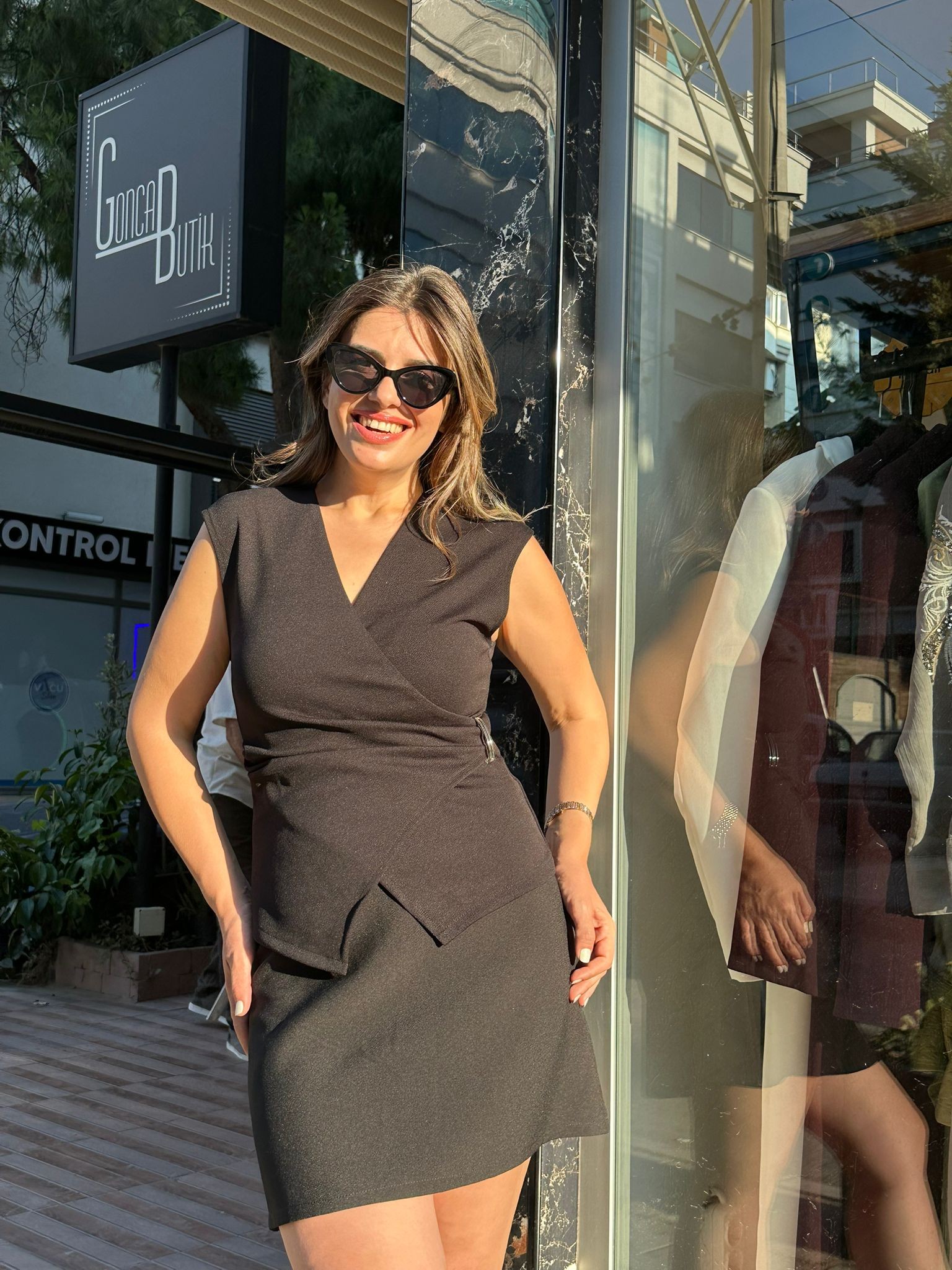 Kruvaze Yaka Ön Toka Detaylı Bluz - Siyah