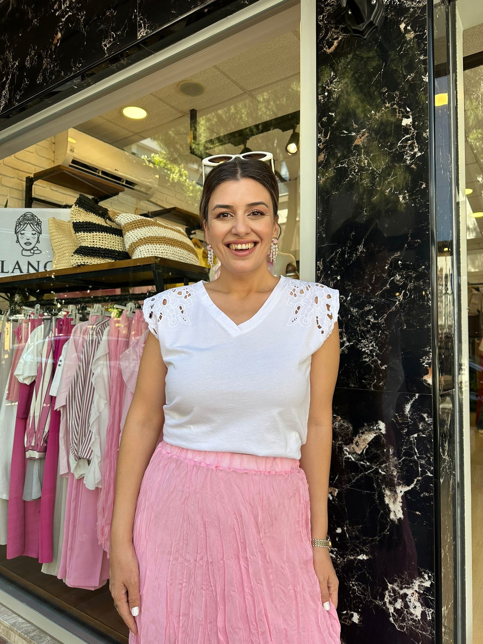 Omzu Fisto Detaylı V Yaka Pamuklu T-shirt