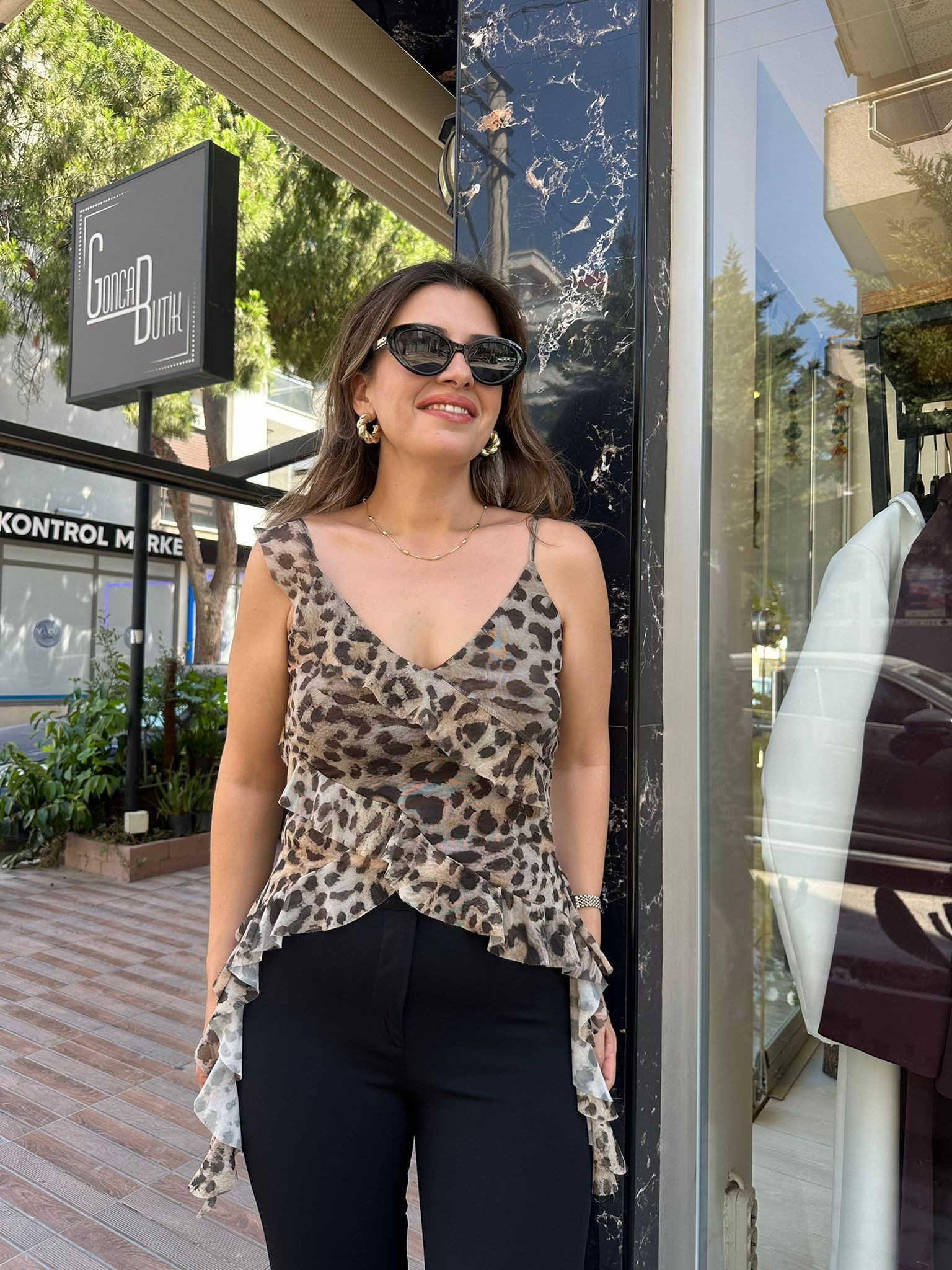 Askılı Leopar Desenli Fırfır Detaylı Bluz - Leopar