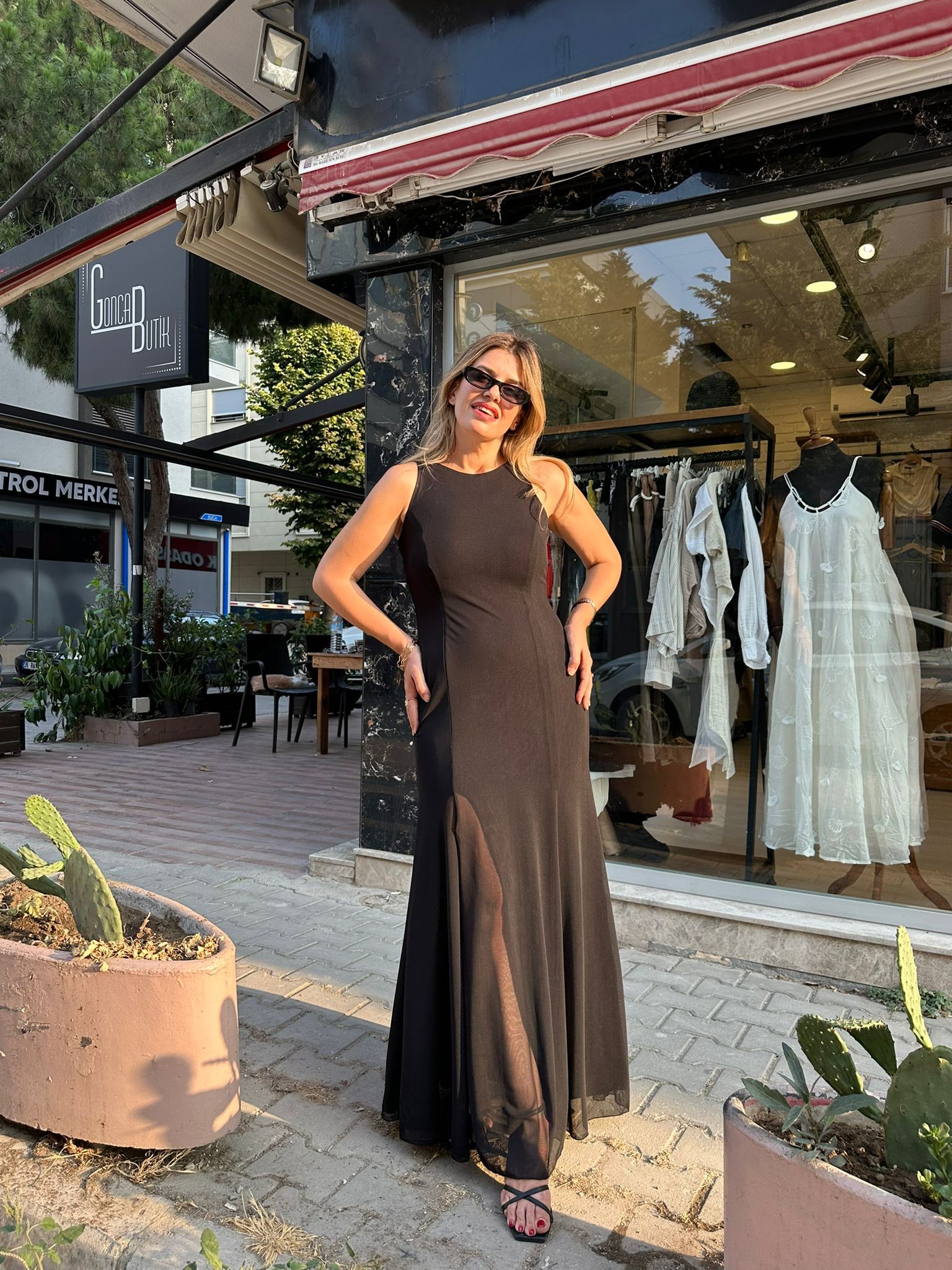 Yan Yırtmaçlı Bisiklet Yaka Astarlı Tül Elbise