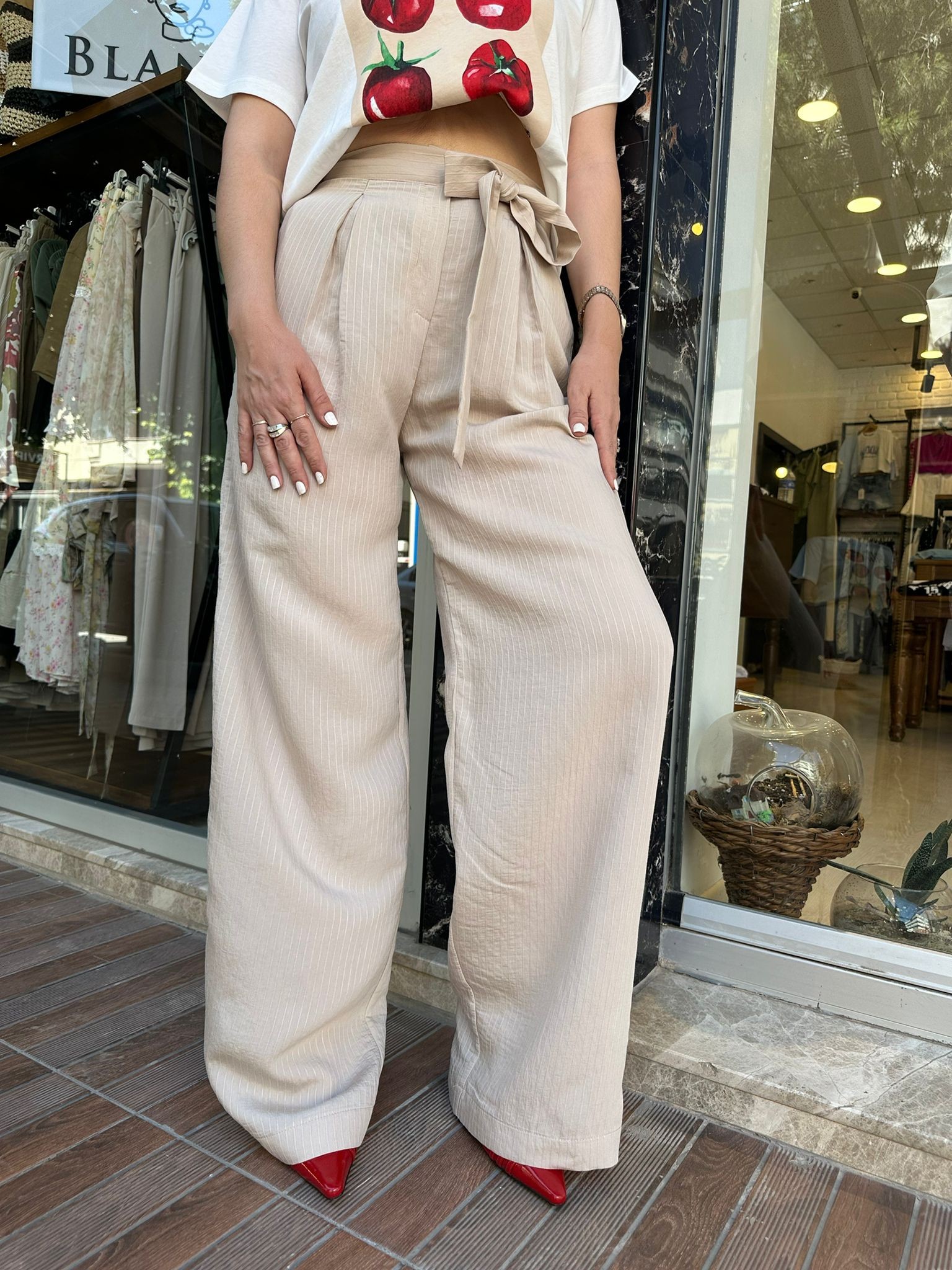 Beli Kemer Detaylı Bol Paça Modal Pantolon