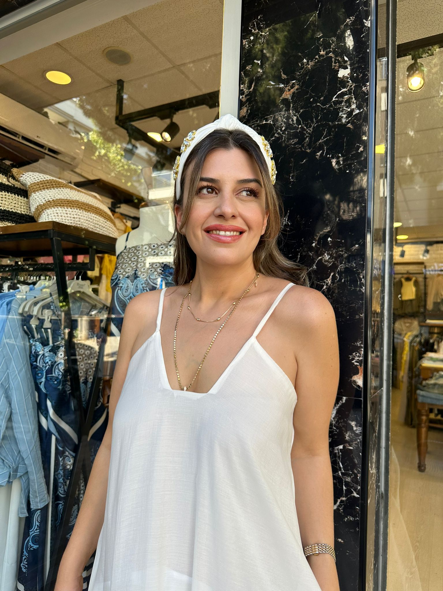 Önü V Detaylı Askılı Elbise