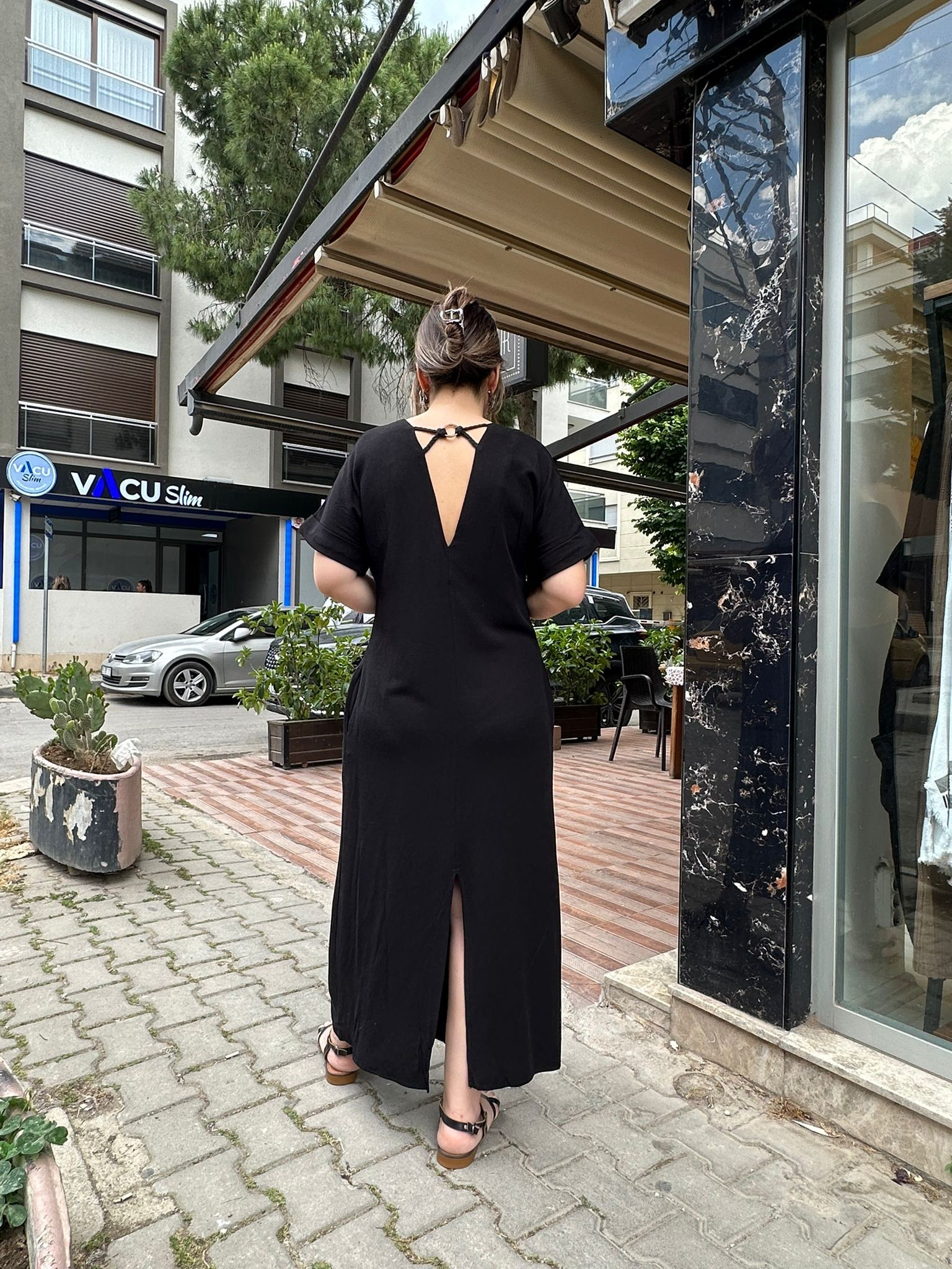 Sırt Detaylı V Yaka Kısa Kollu Keten Elbise