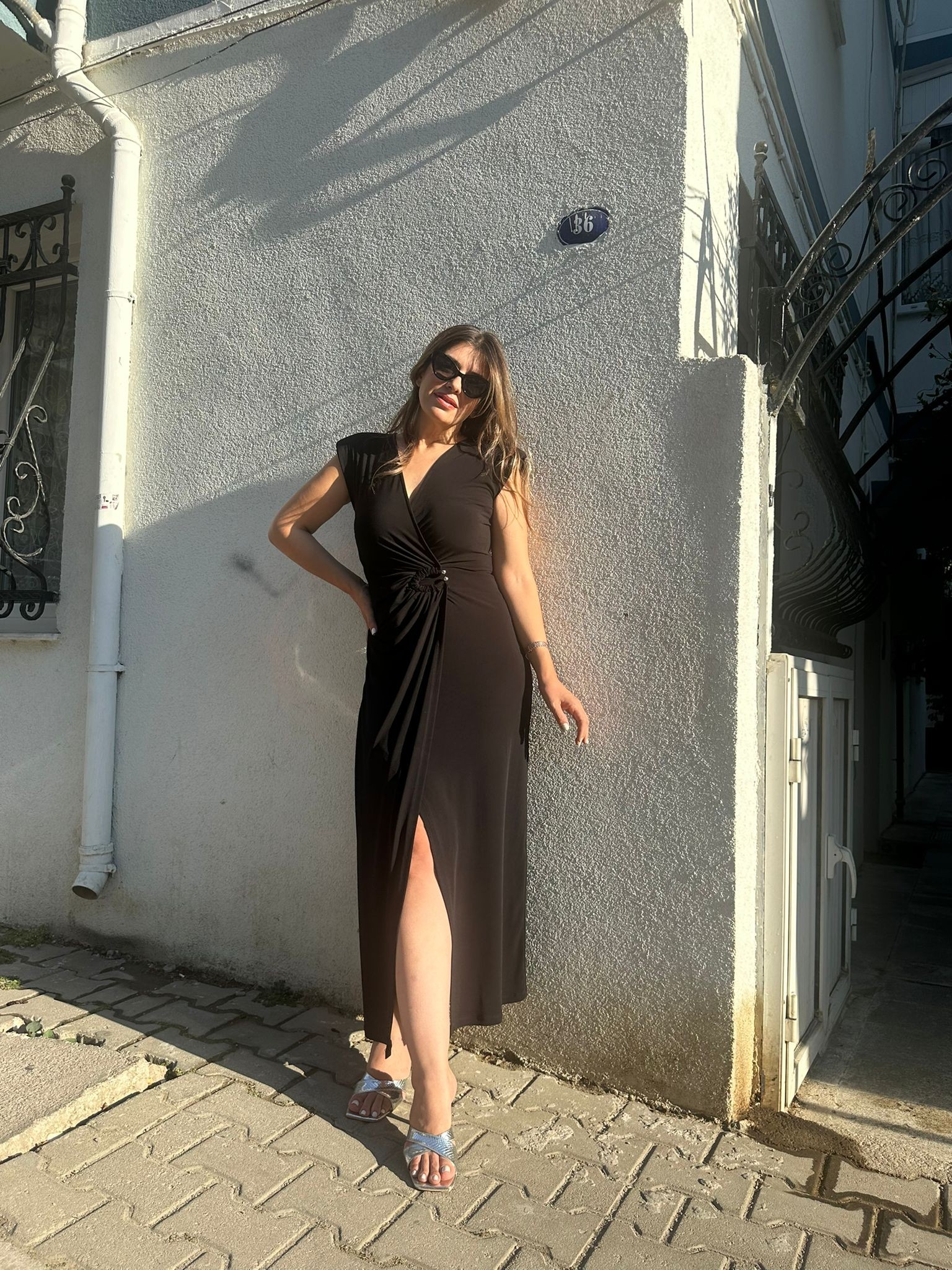 V Yaka Toka Detaylı Drapeli Elbise