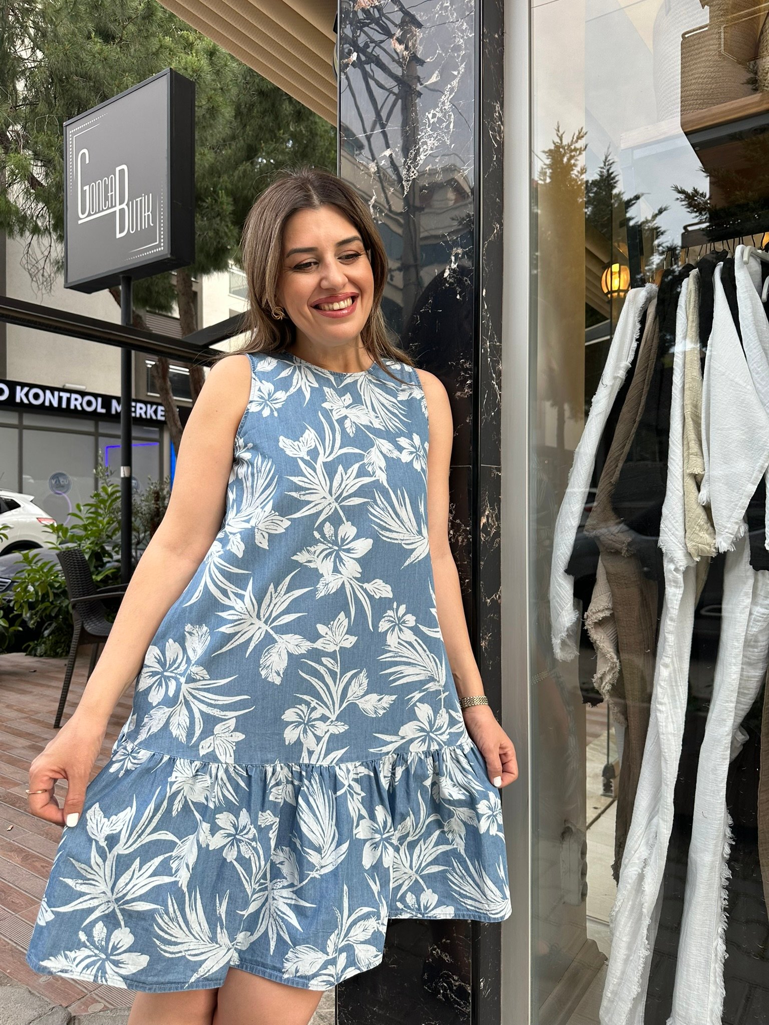 Yaprak Desenli İnce Denim Elbise